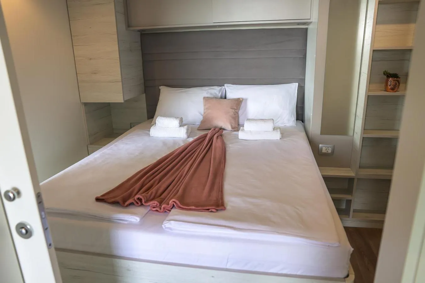 Bed in Camp Vransko lake - Mobile homes