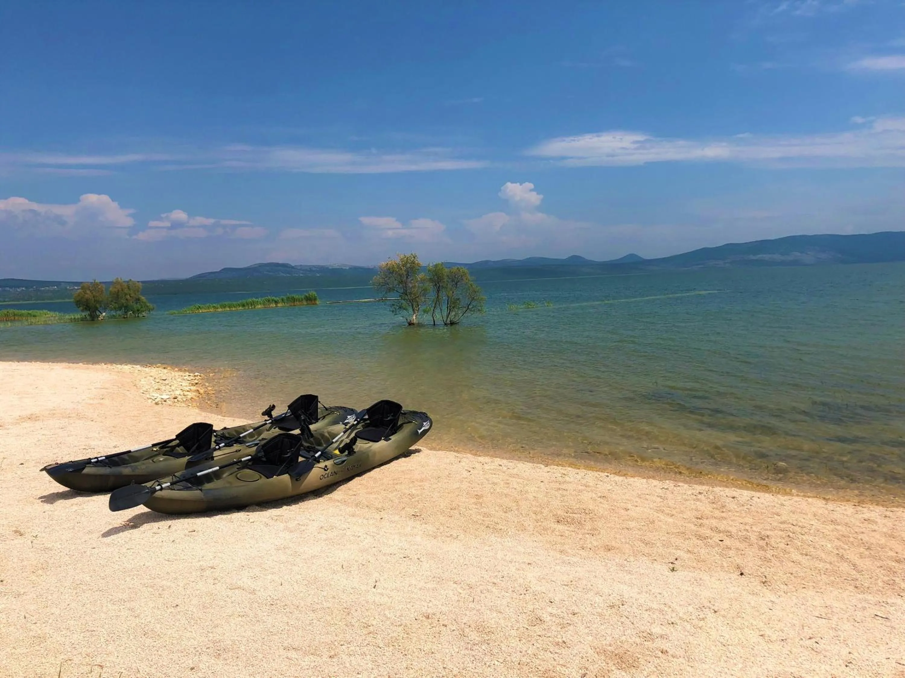 Beach in Camp Vransko lake - Mobile homes