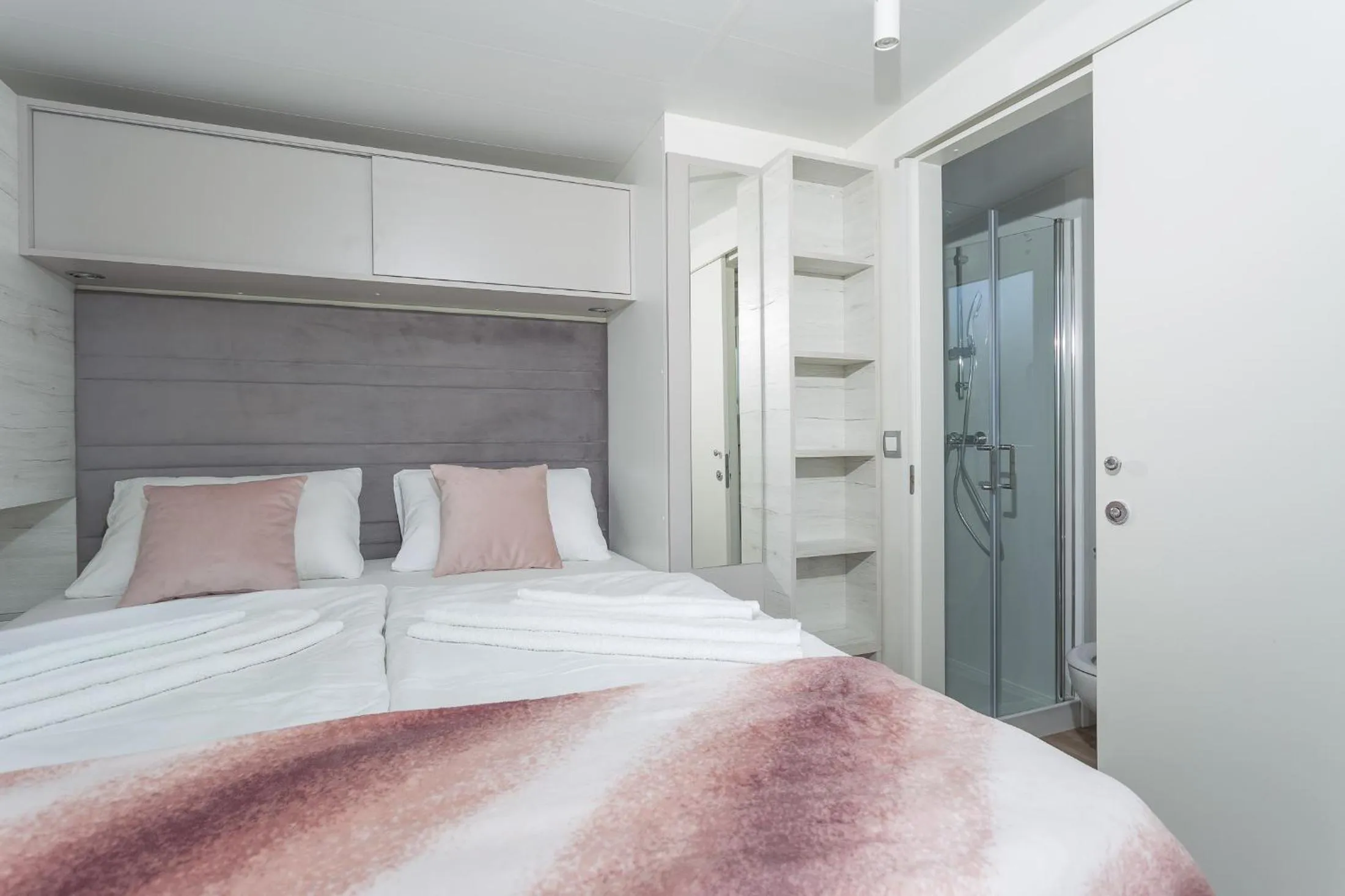 Bed in Camp Vransko lake - Mobile homes