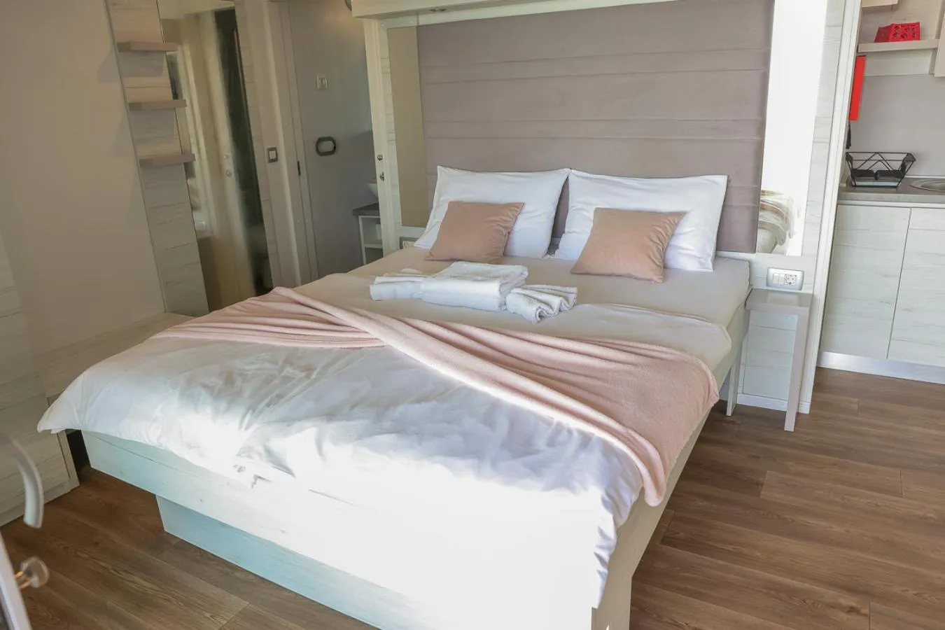 Bed in Camp Vransko lake - Mobile homes