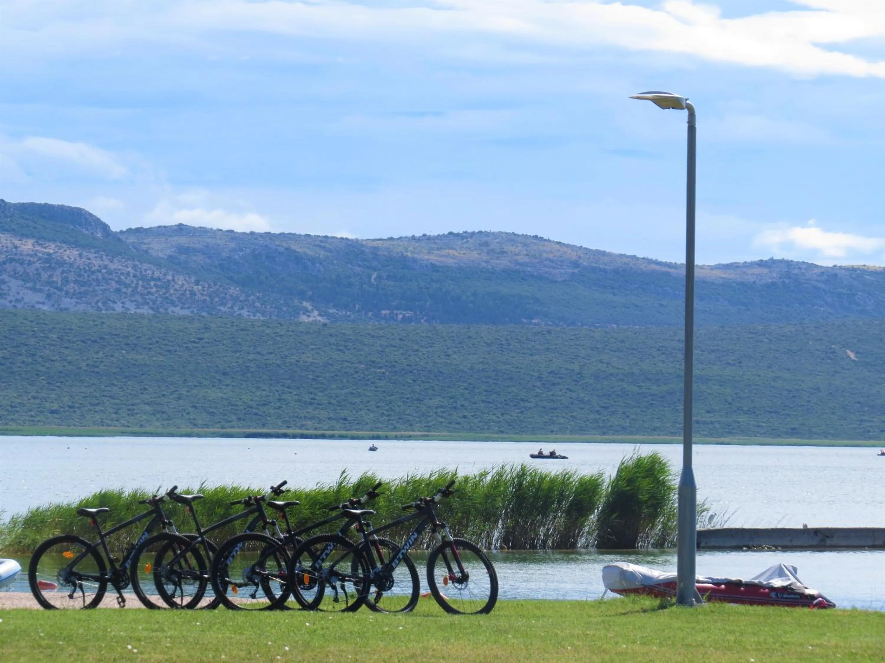Natural landscape in Camp Vransko lake - Mobile homes