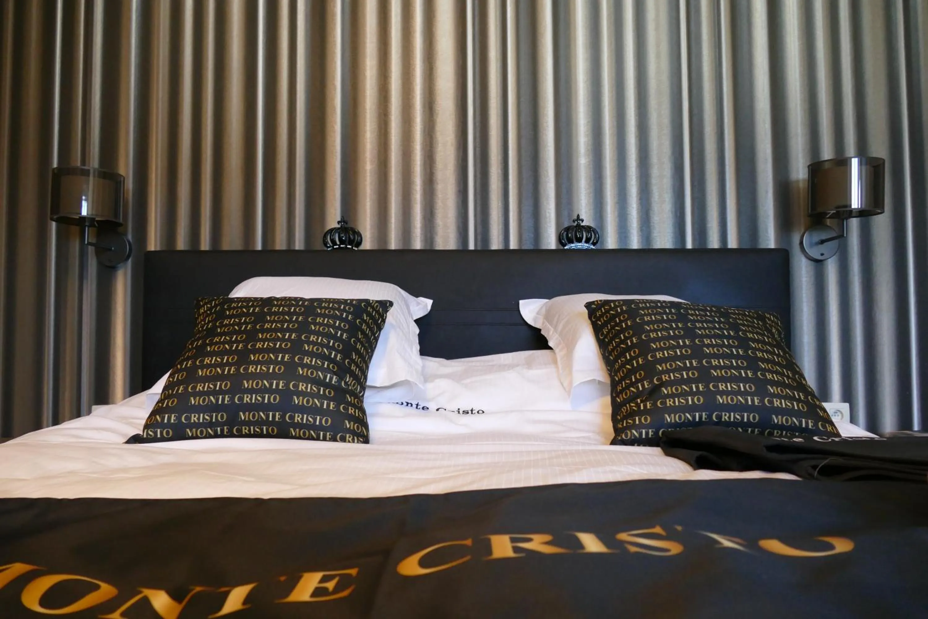Bed in Hotel Monte Cristo