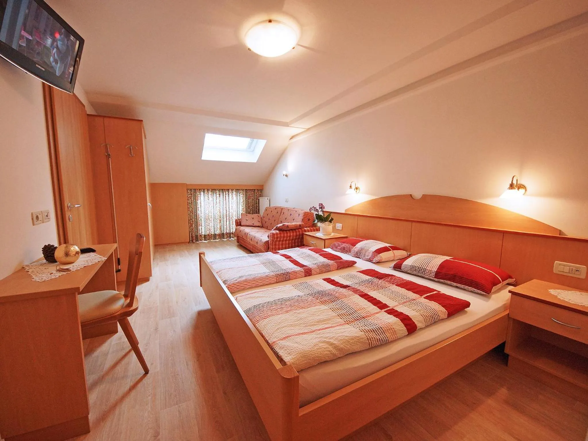 Photo of the whole room, Bed in Residence Araldina