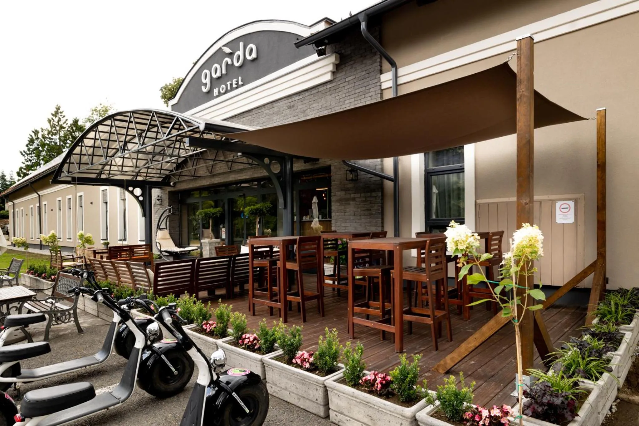 Facade/entrance in Garda Hotel