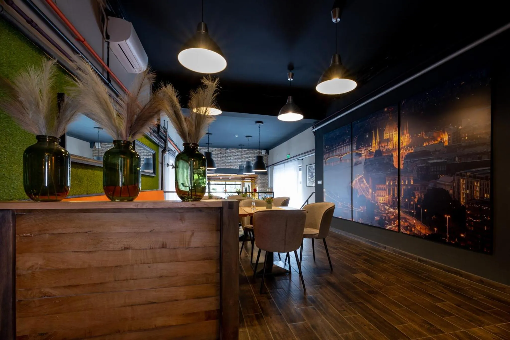 Restaurant/places to eat in Garda Hotel