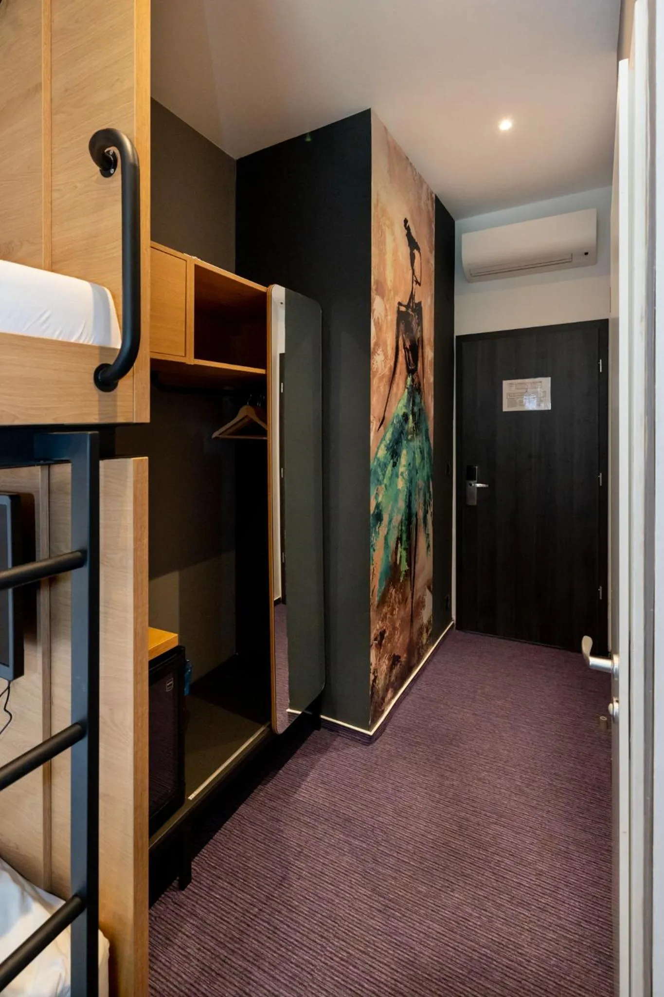 Photo of the whole room, Bed in Garda Hotel