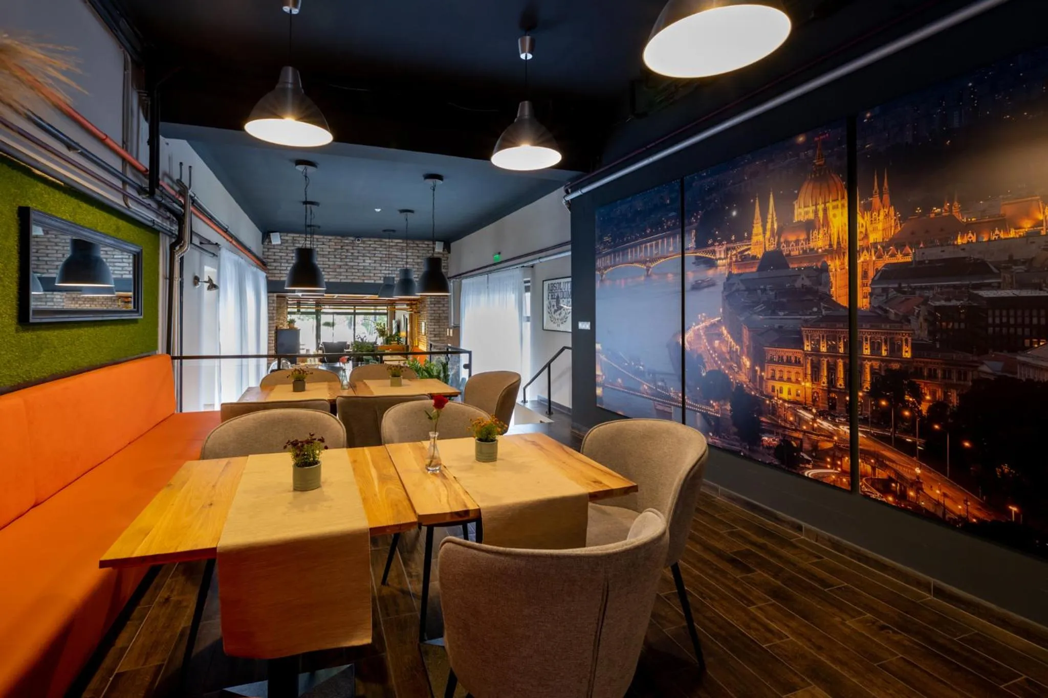 Restaurant/places to eat in Garda Hotel