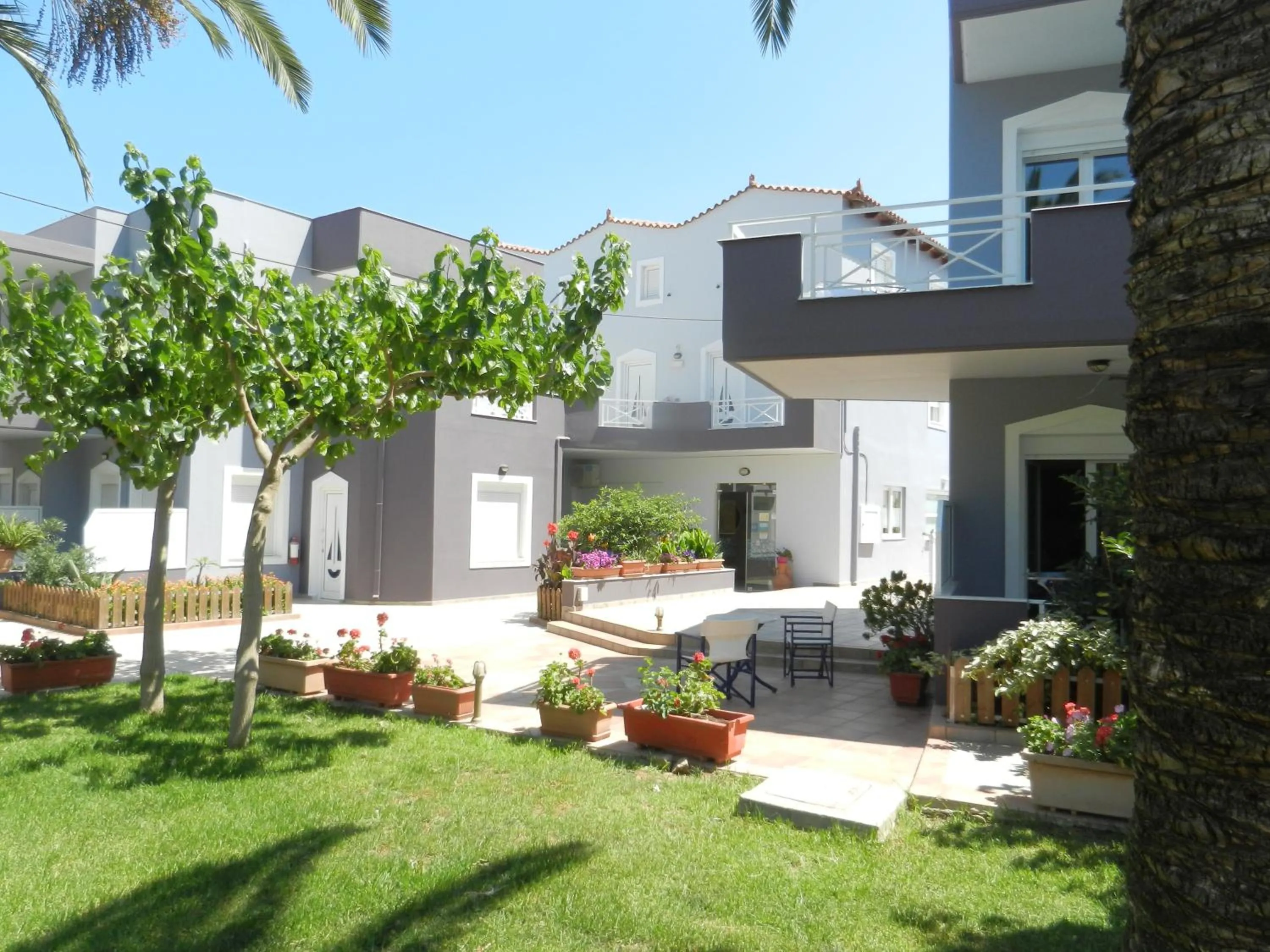 Garden in Athena Hotel