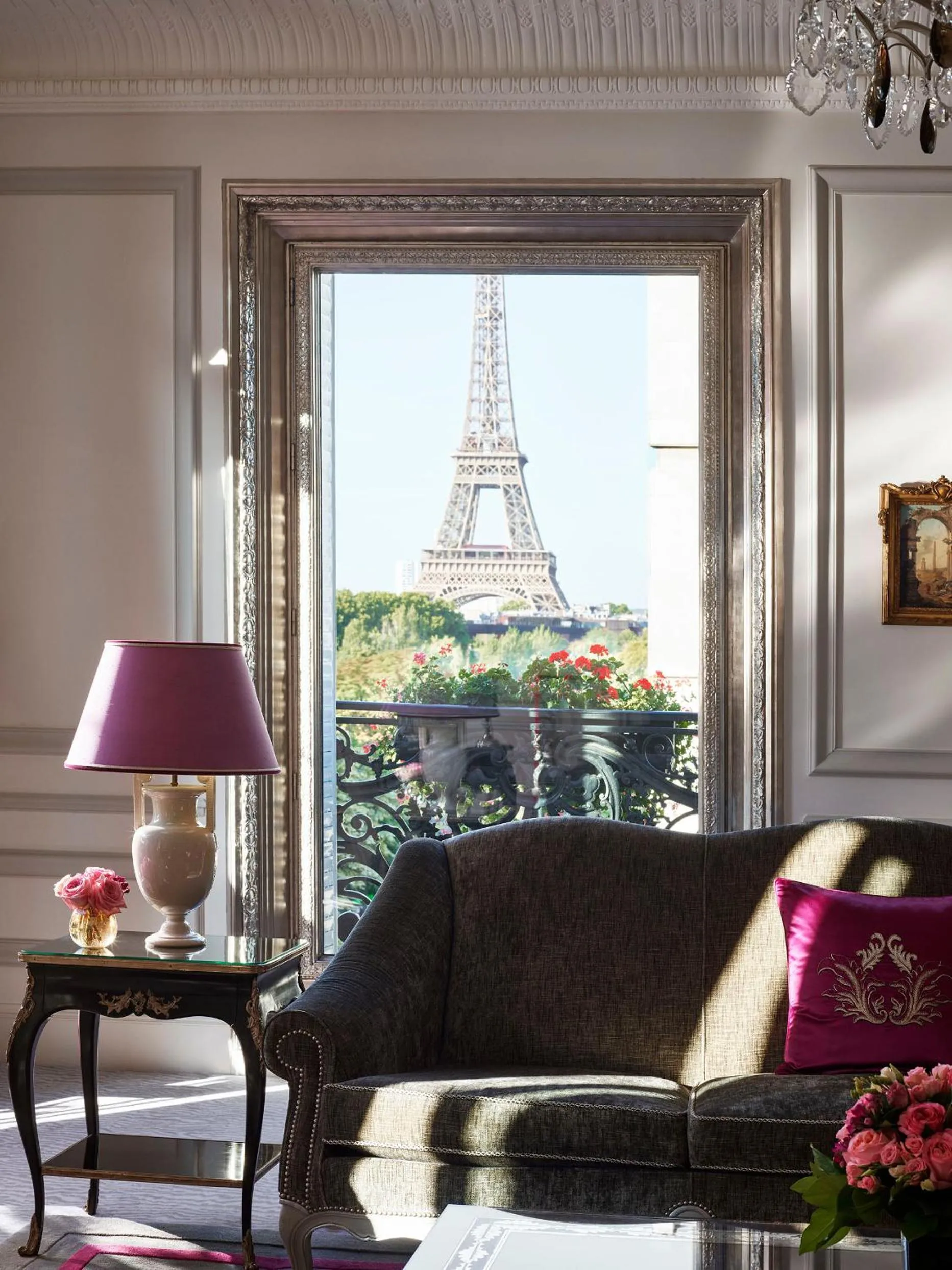 Living room in Hôtel Plaza Athénée - Dorchester Collection