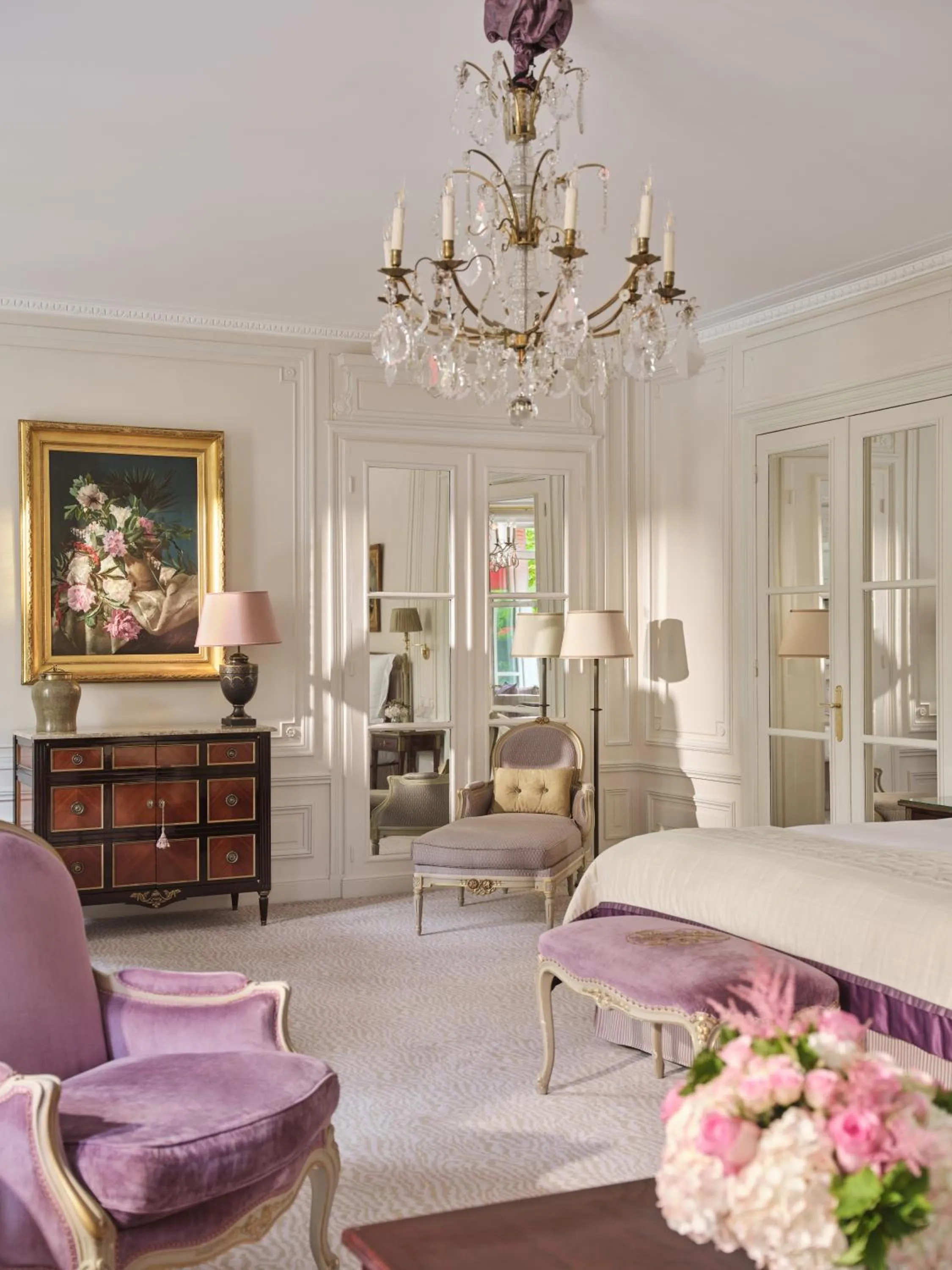 Living room in Hôtel Plaza Athénée - Dorchester Collection