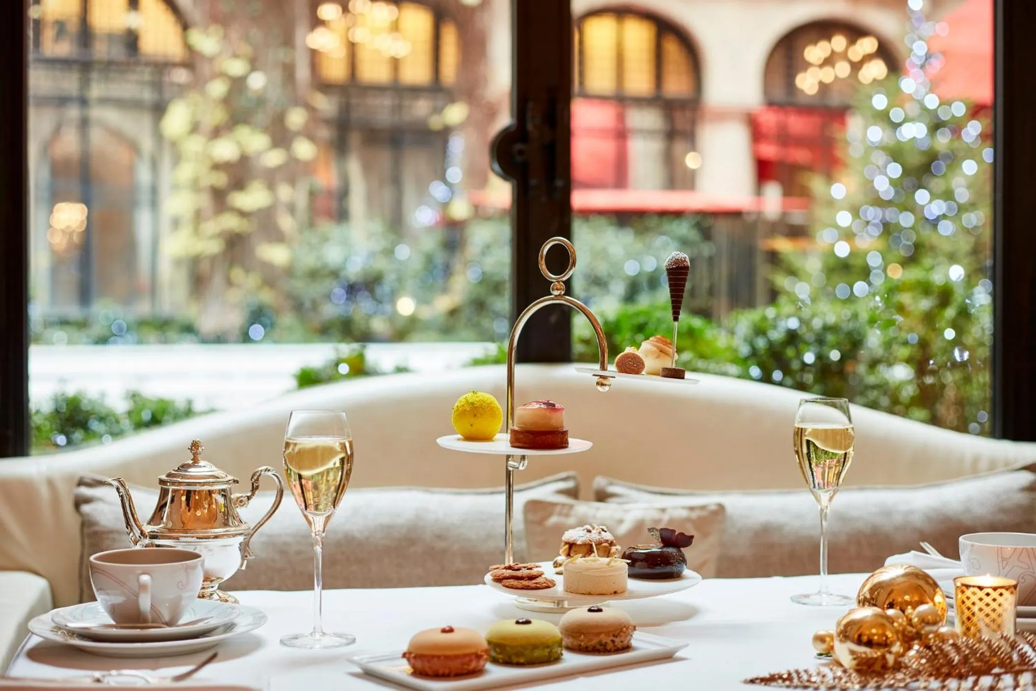 Restaurant/places to eat in Hôtel Plaza Athénée - Dorchester Collection
