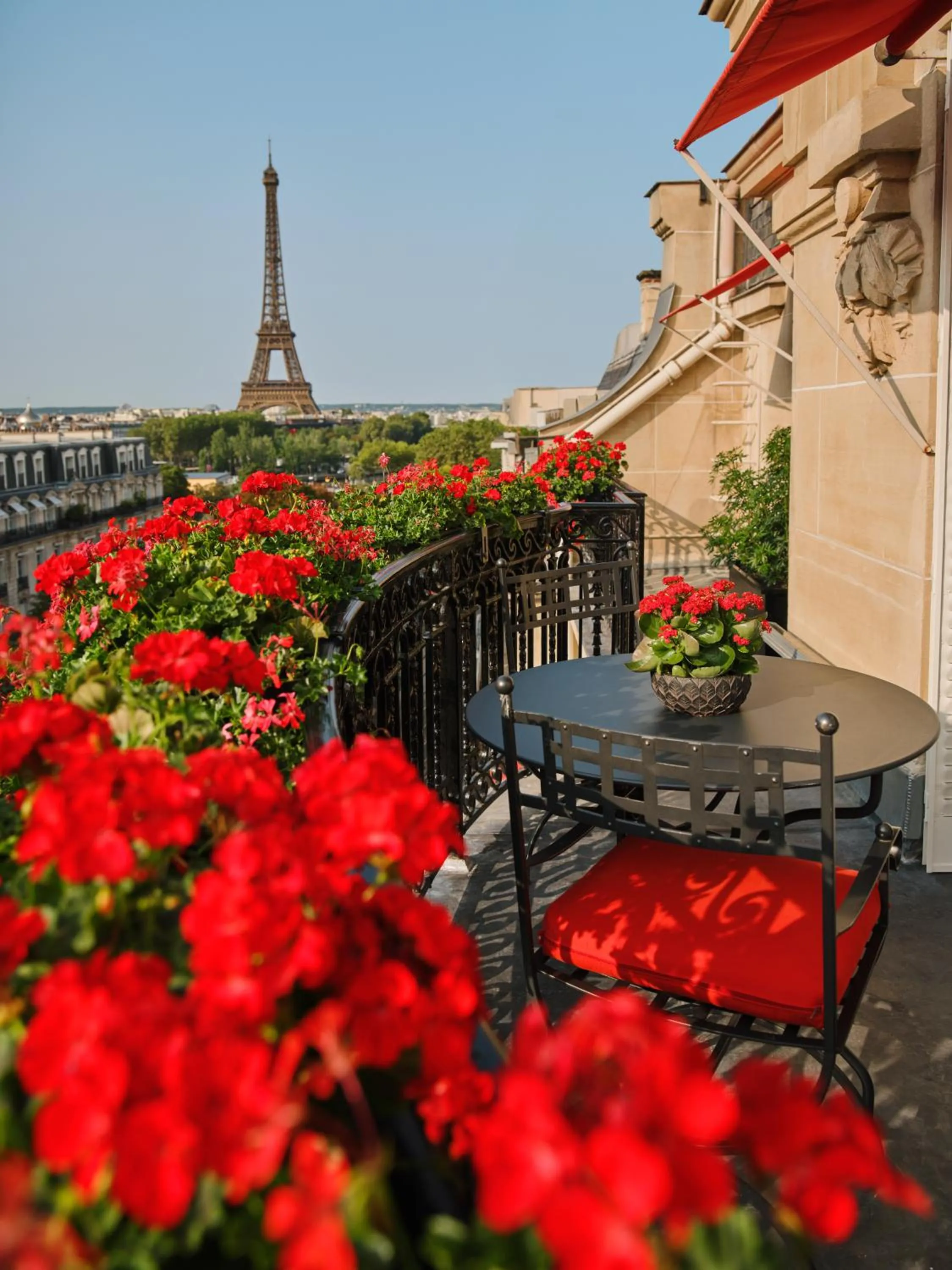 Day in Hôtel Plaza Athénée - Dorchester Collection