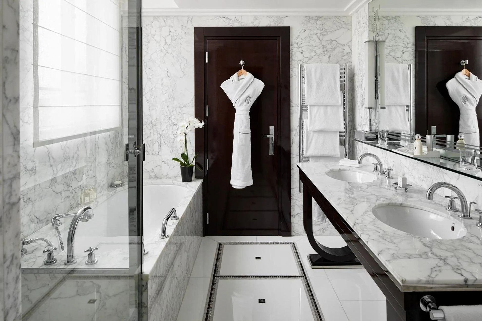 Bathroom in Hôtel Plaza Athénée - Dorchester Collection