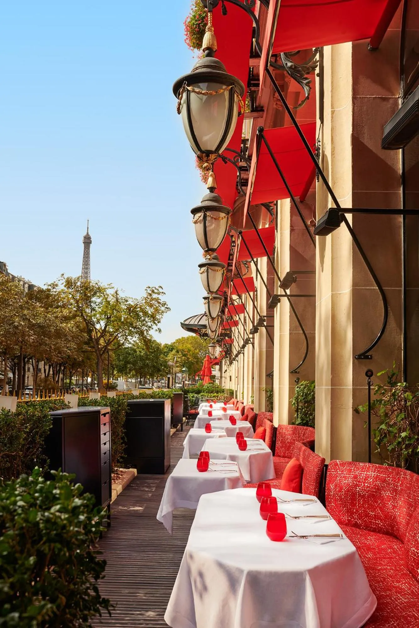 Restaurant/places to eat in Hôtel Plaza Athénée - Dorchester Collection