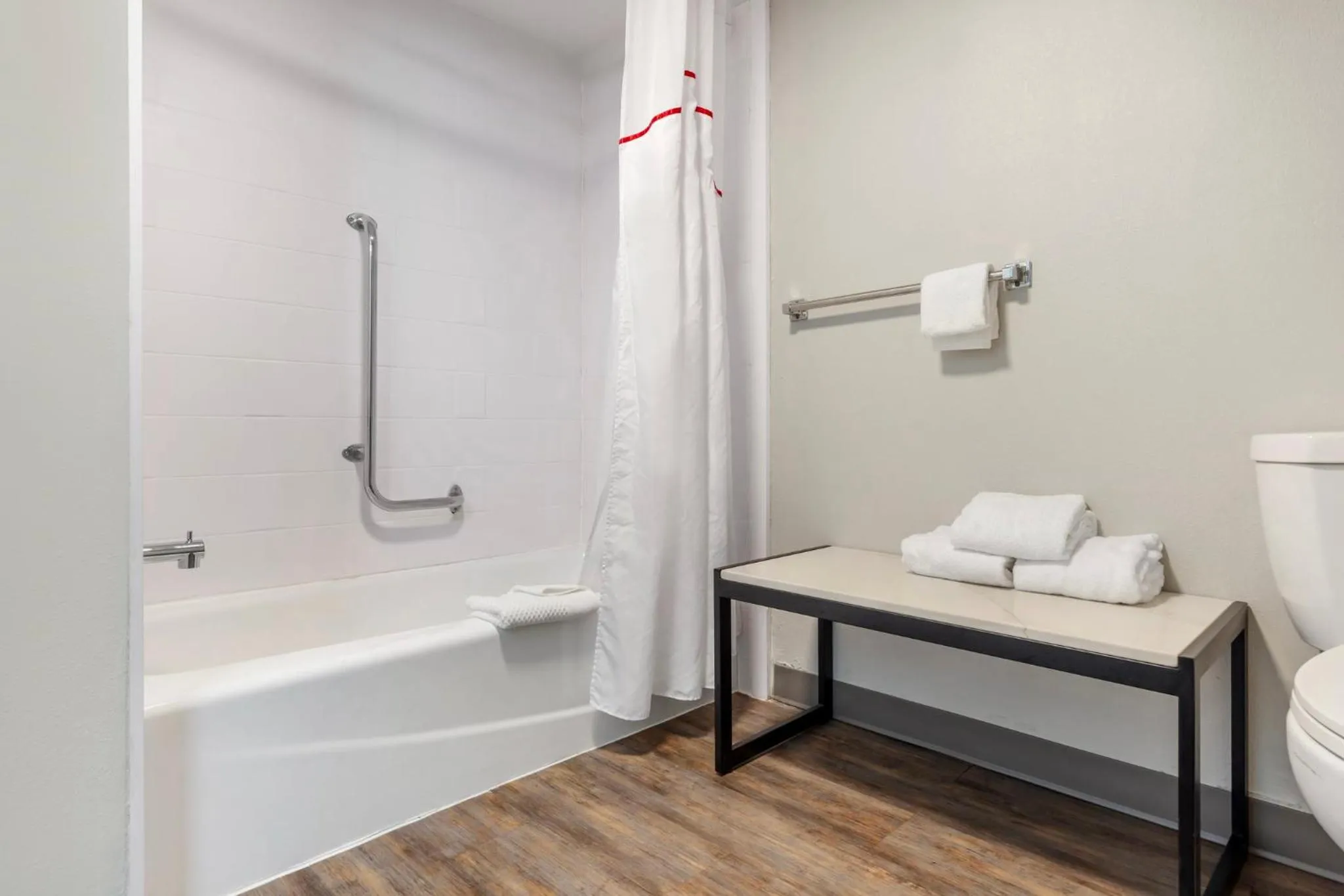 Bathroom in Red Roof Inn Dunn