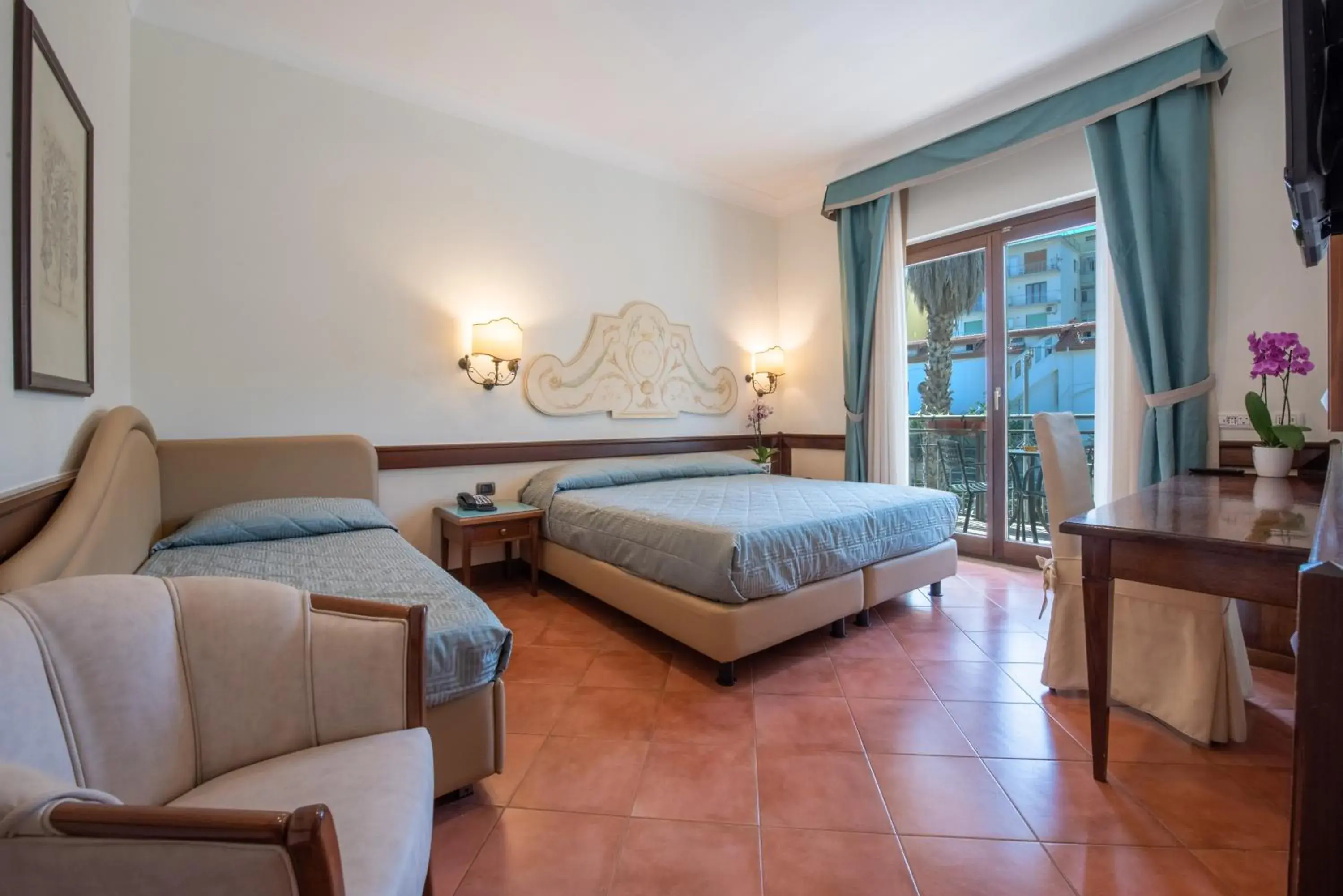 Triple Room in Hotel Michelangelo Triple Room in Hotel Michelangelo