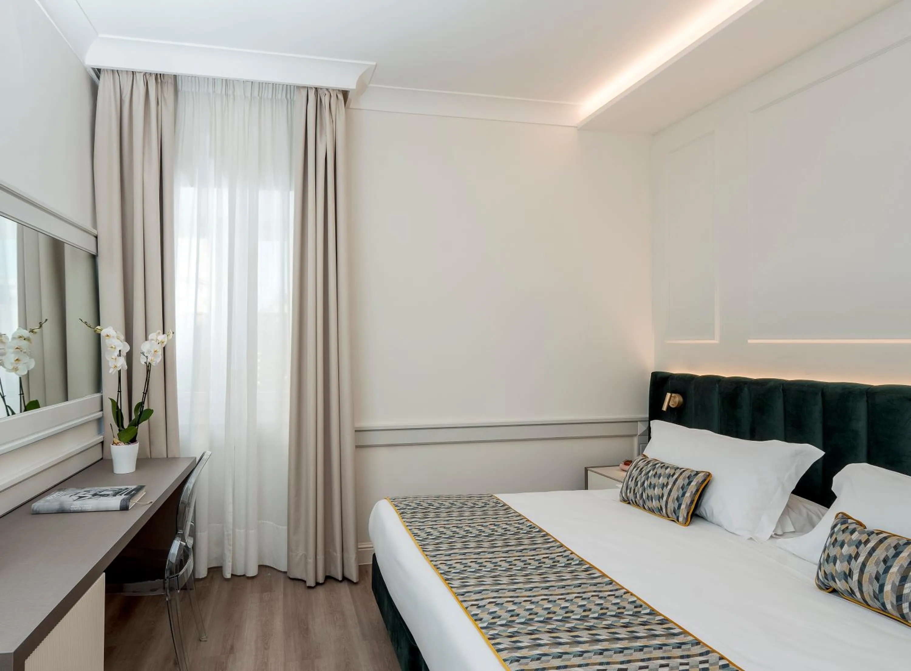 Bed in Hotel Michelangelo