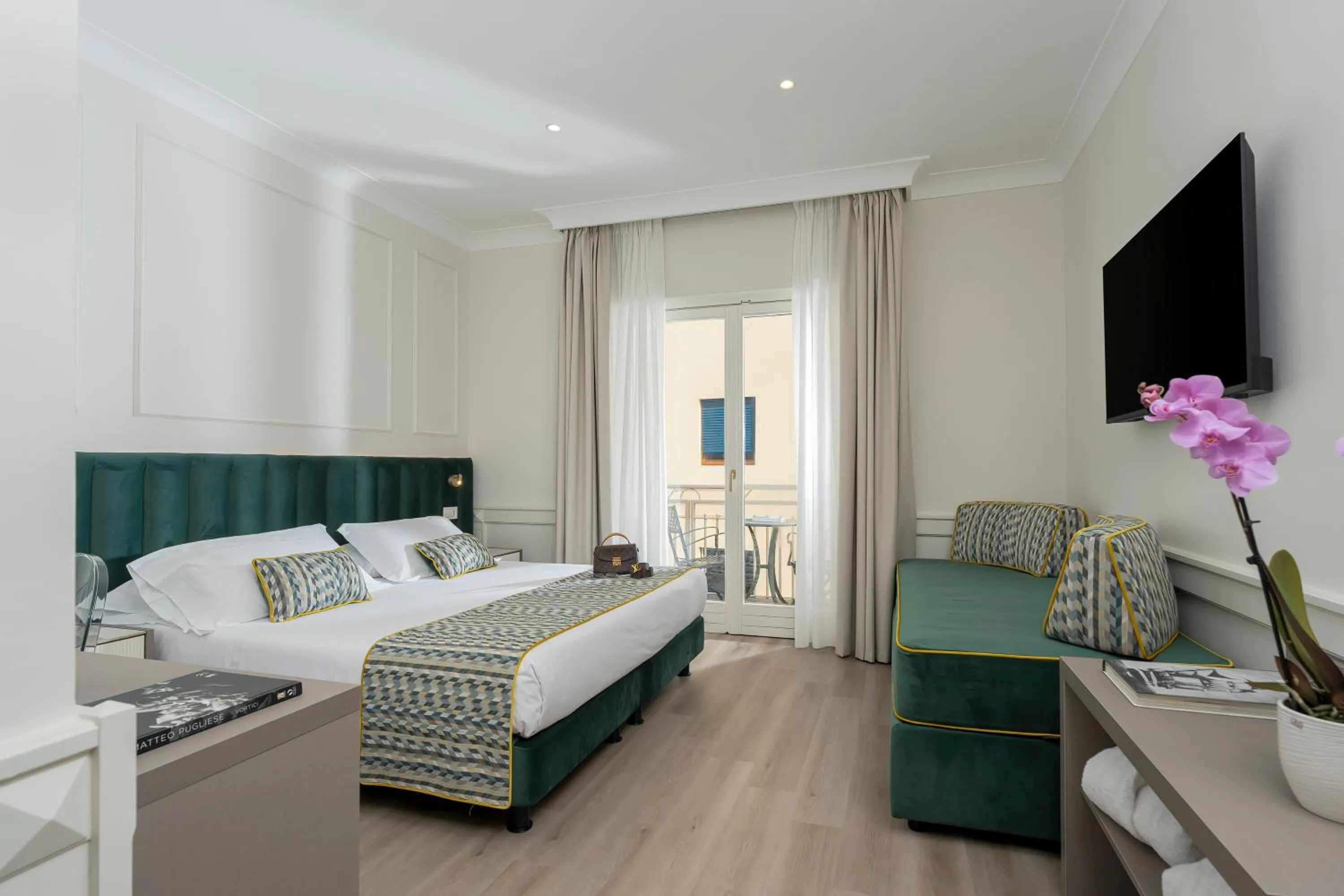 Photo of the whole room, Bed in Hotel Michelangelo