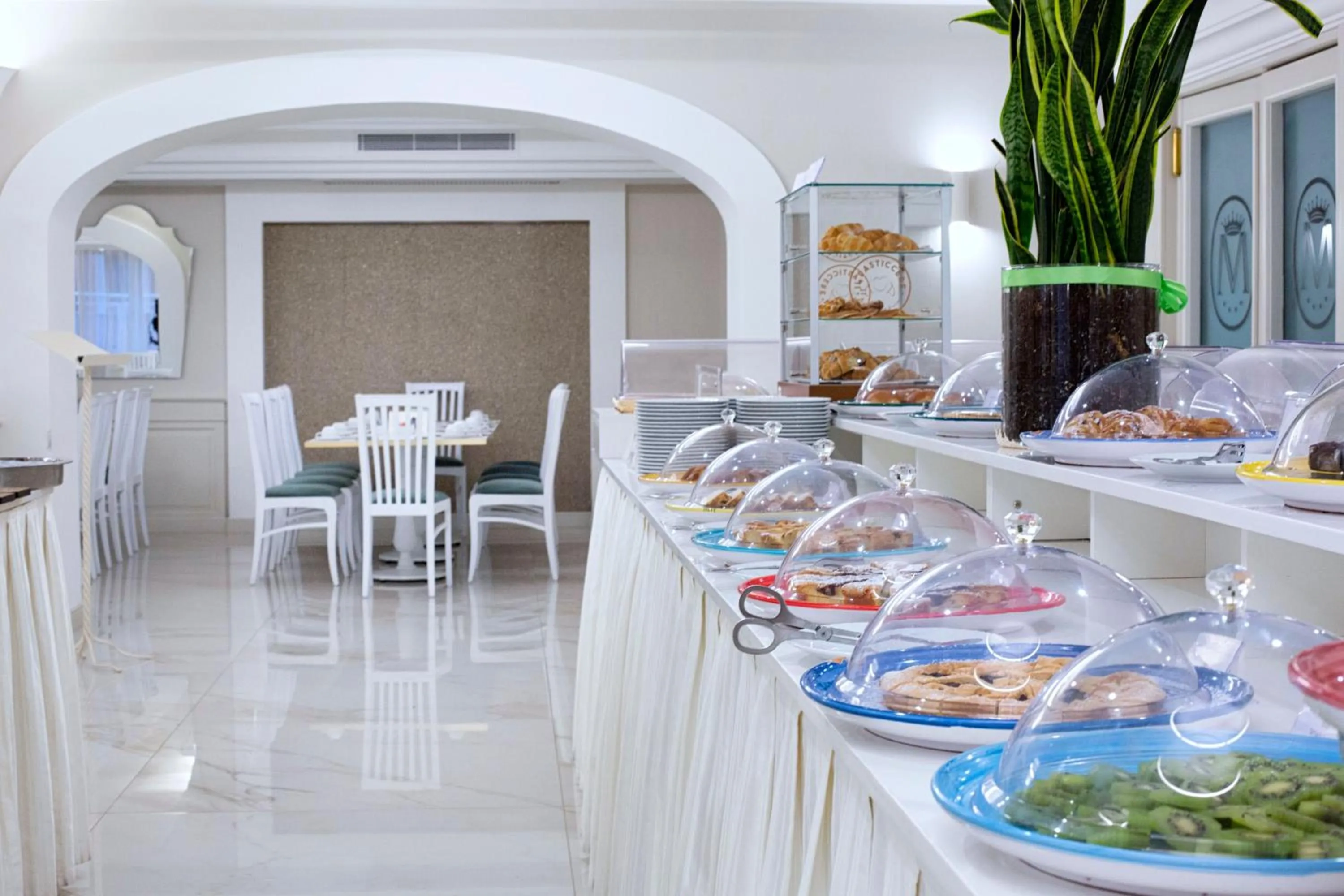 Restaurant/places to eat in Hotel Michelangelo