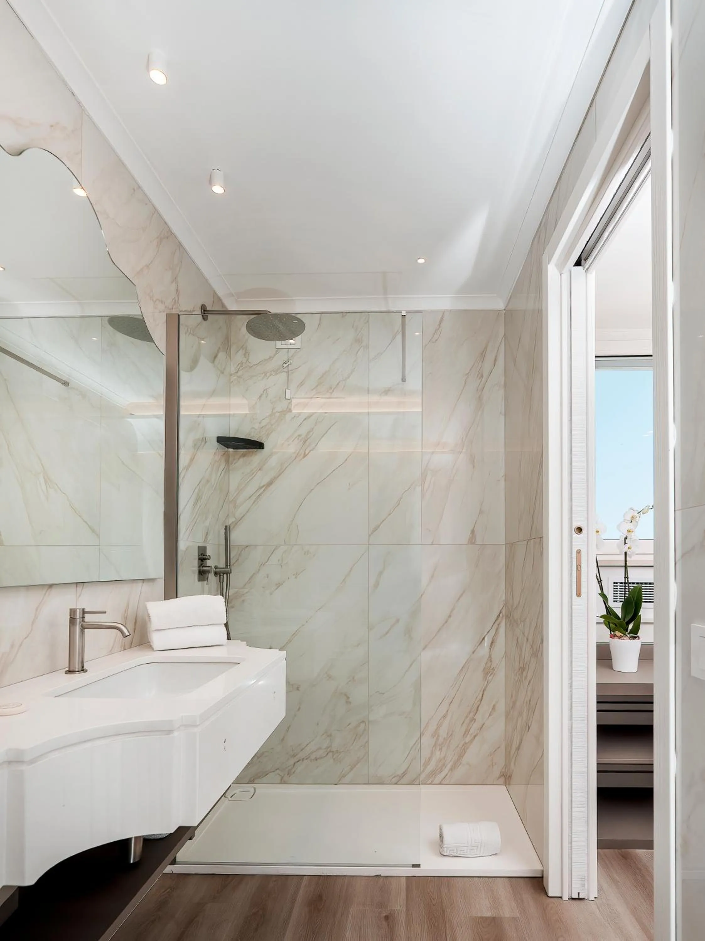 Shower in Hotel Michelangelo