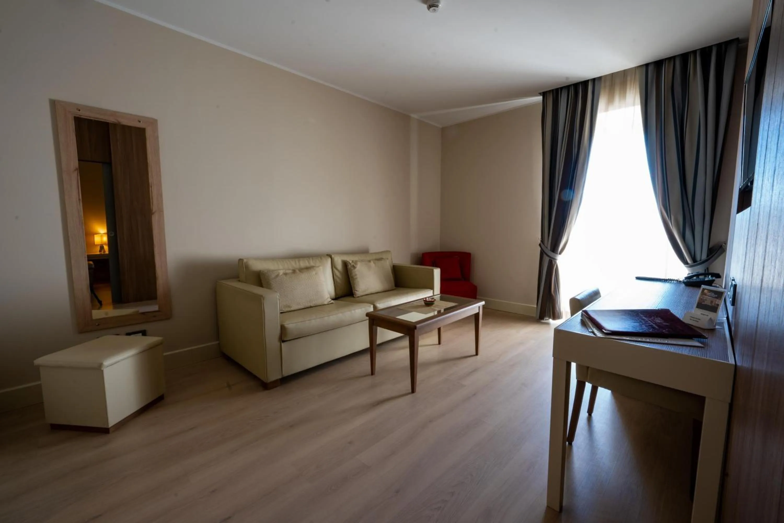 Living room in Hotel Mirasole International