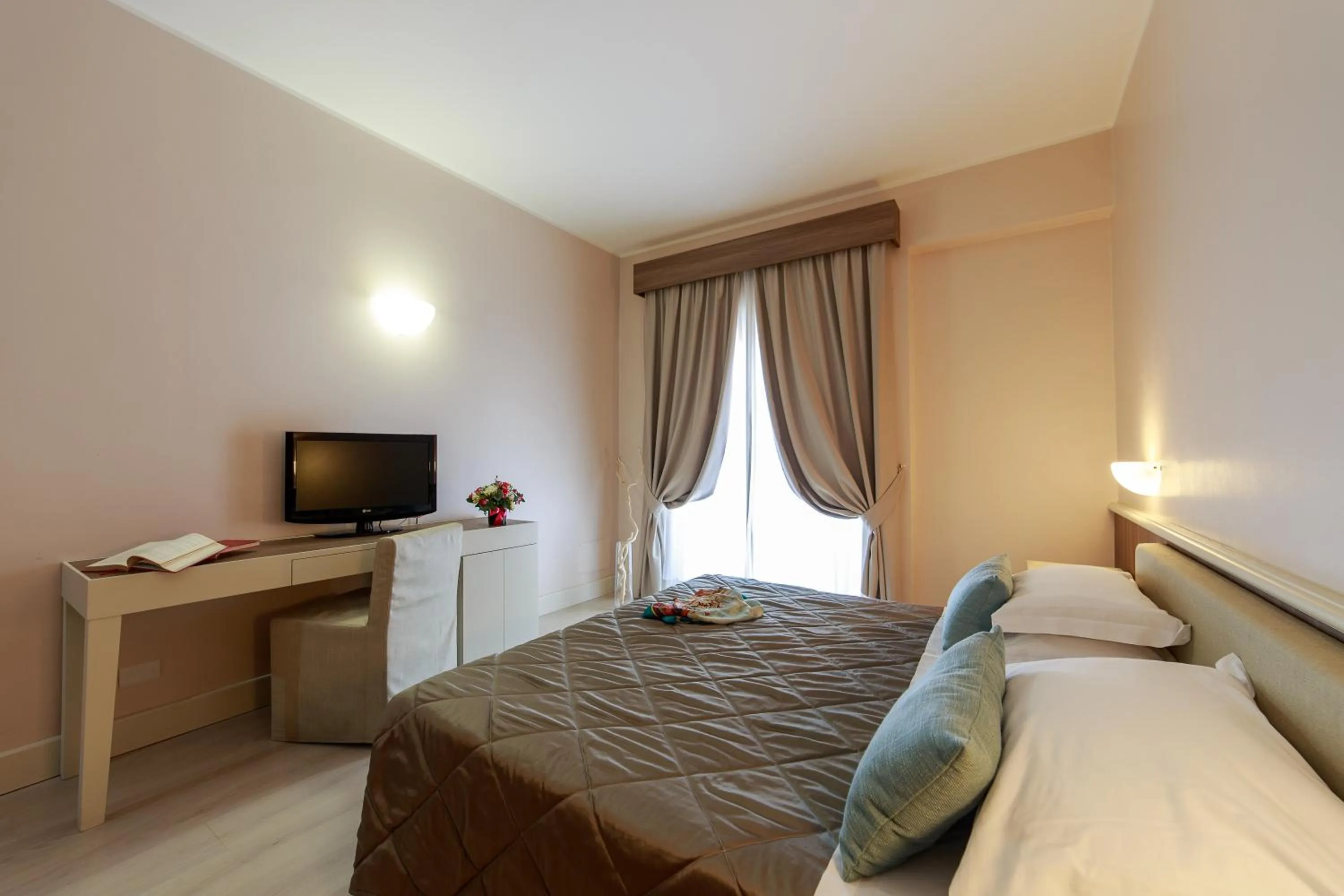 Photo of the whole room, Bed in Hotel Mirasole International