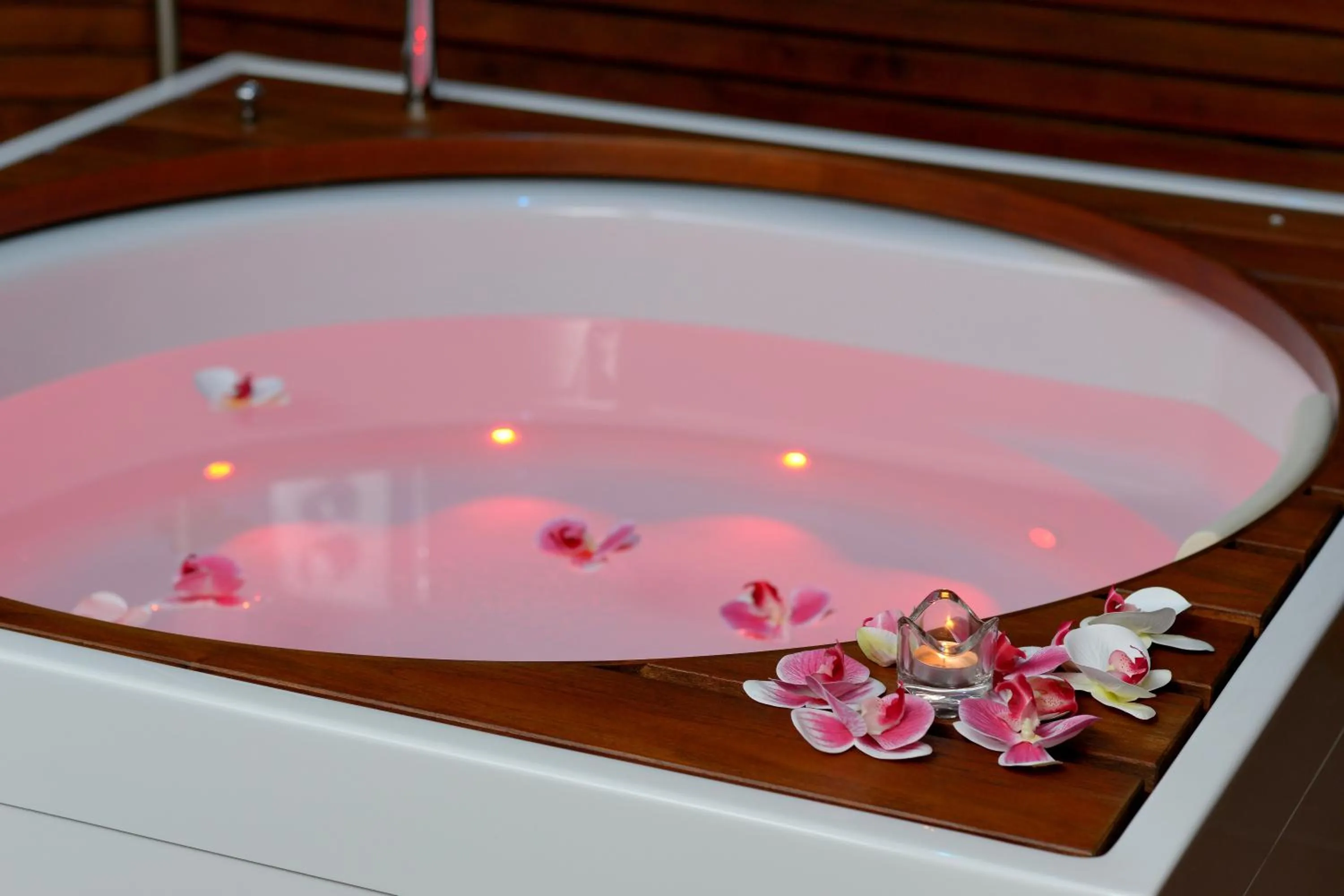 Hot Tub in Hotel Mirasole International