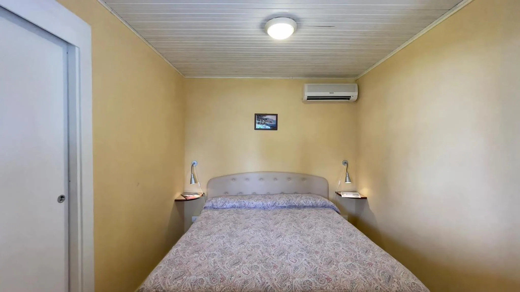 Photo of the whole room, Bed in Villaggio Villa Lubrense