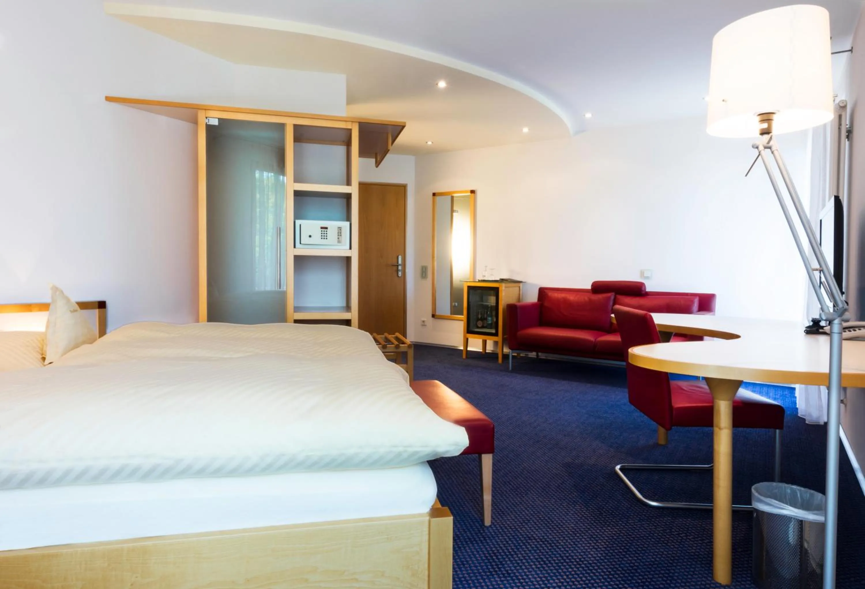 Photo of the whole room, Bed in Parkhotel Schillerhöhe