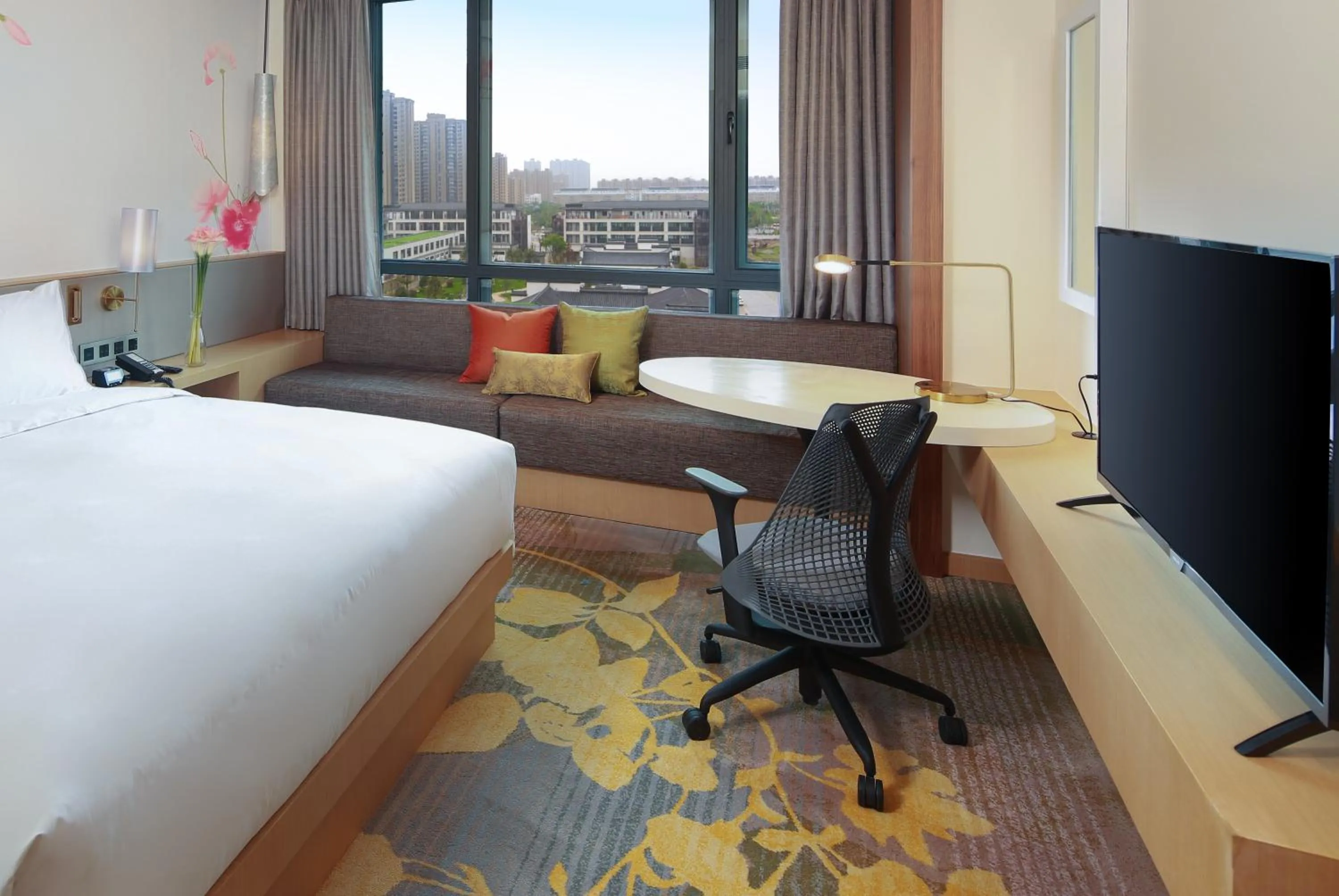 Property building, Bed in Hilton Garden Inn Qidong