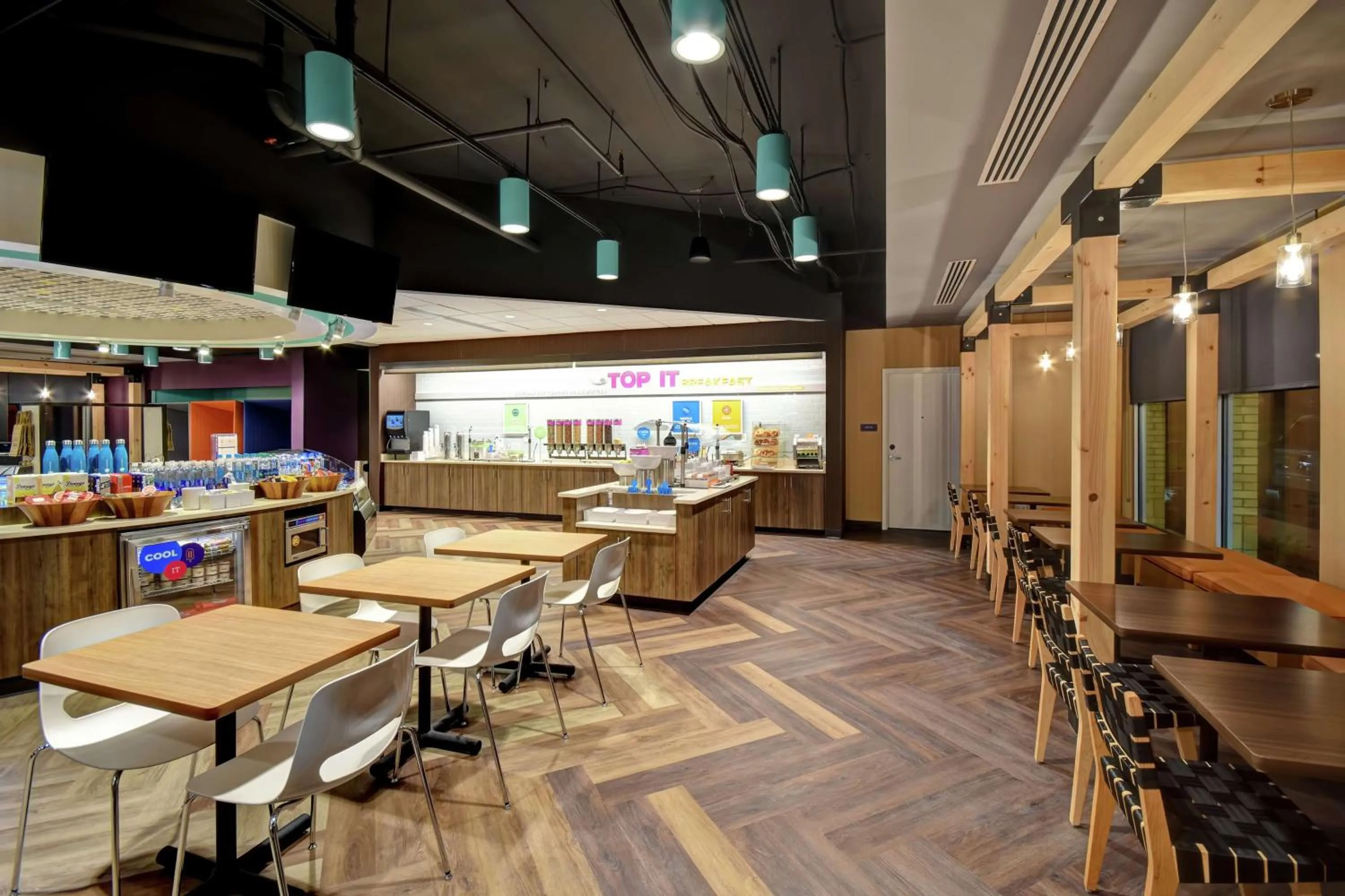 Dining area in Tru By Hilton Raleigh Durham Airport