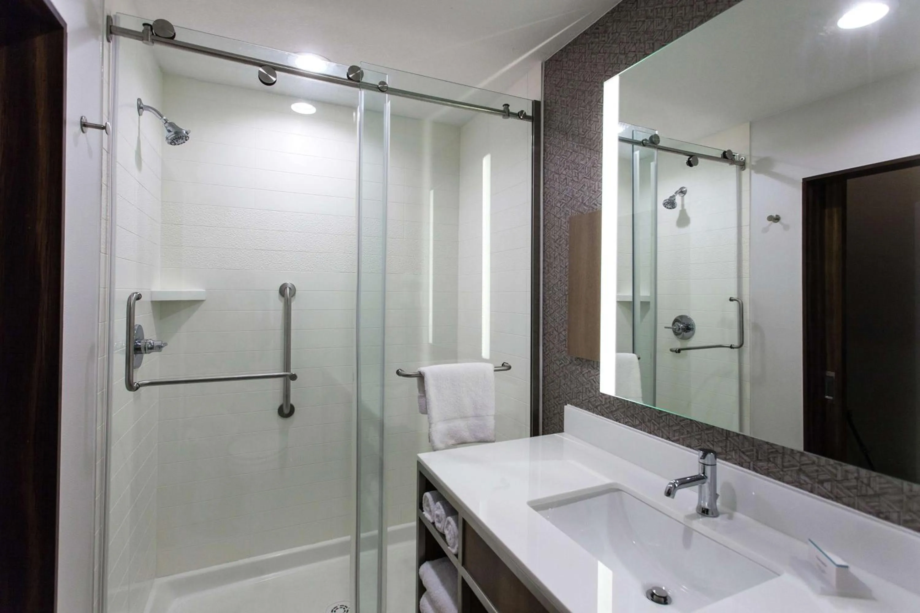 Bathroom in Hilton Garden Inn Topeka