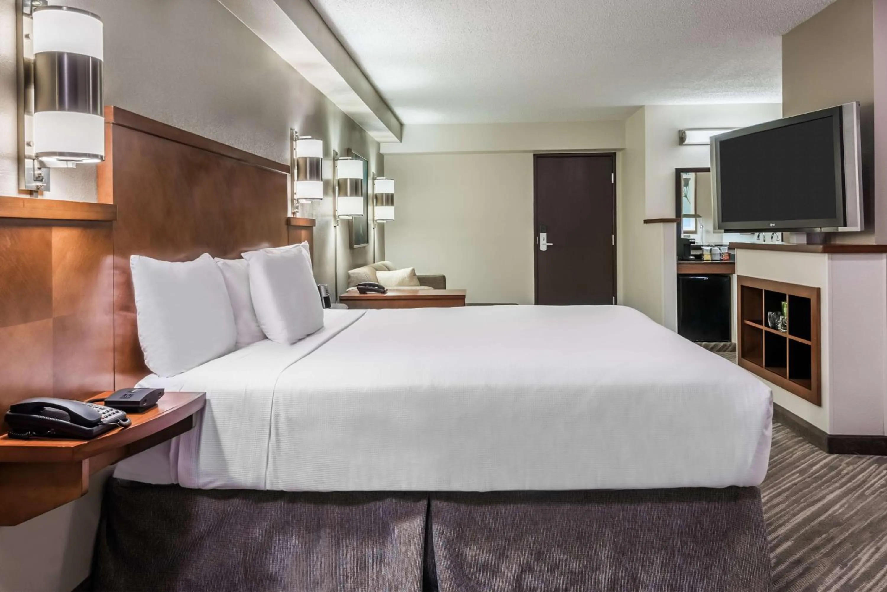 Photo of the whole room, Bed in Hyatt Place Bentonville Rogers