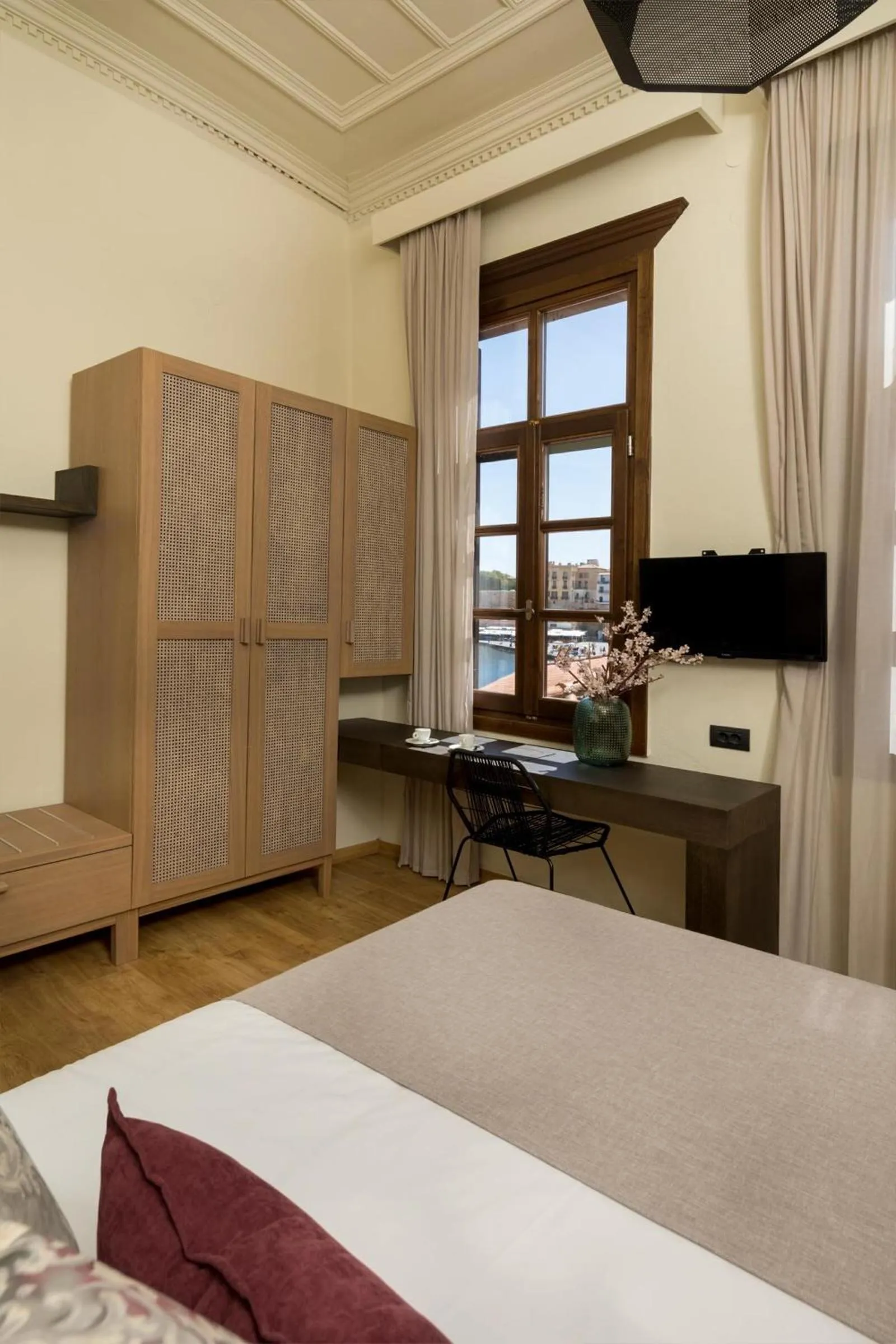 Communal lounge/ TV room, Bed in ELG Contessa Boutique Hotel