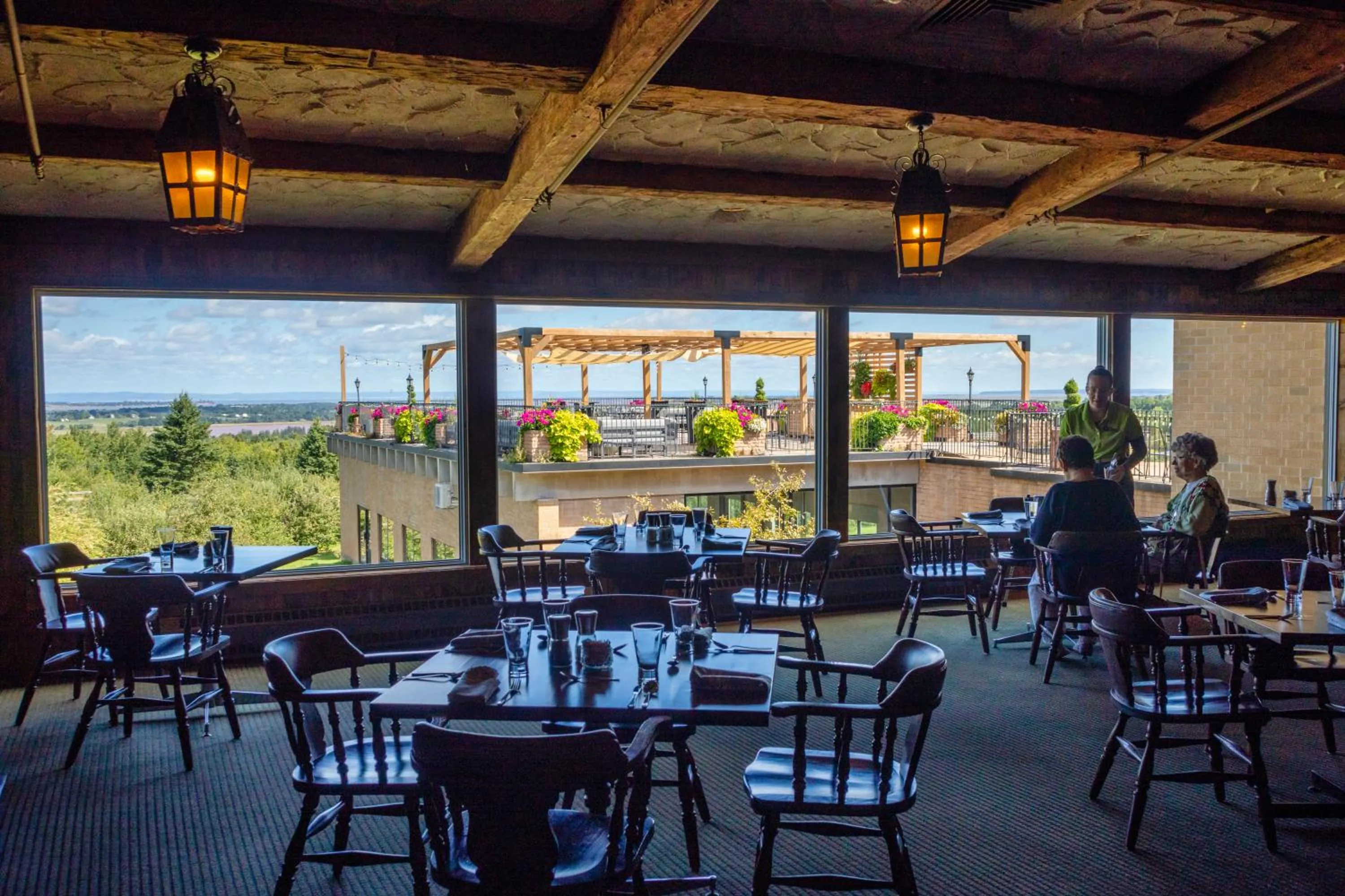 Restaurant/places to eat in Old Orchard Inn