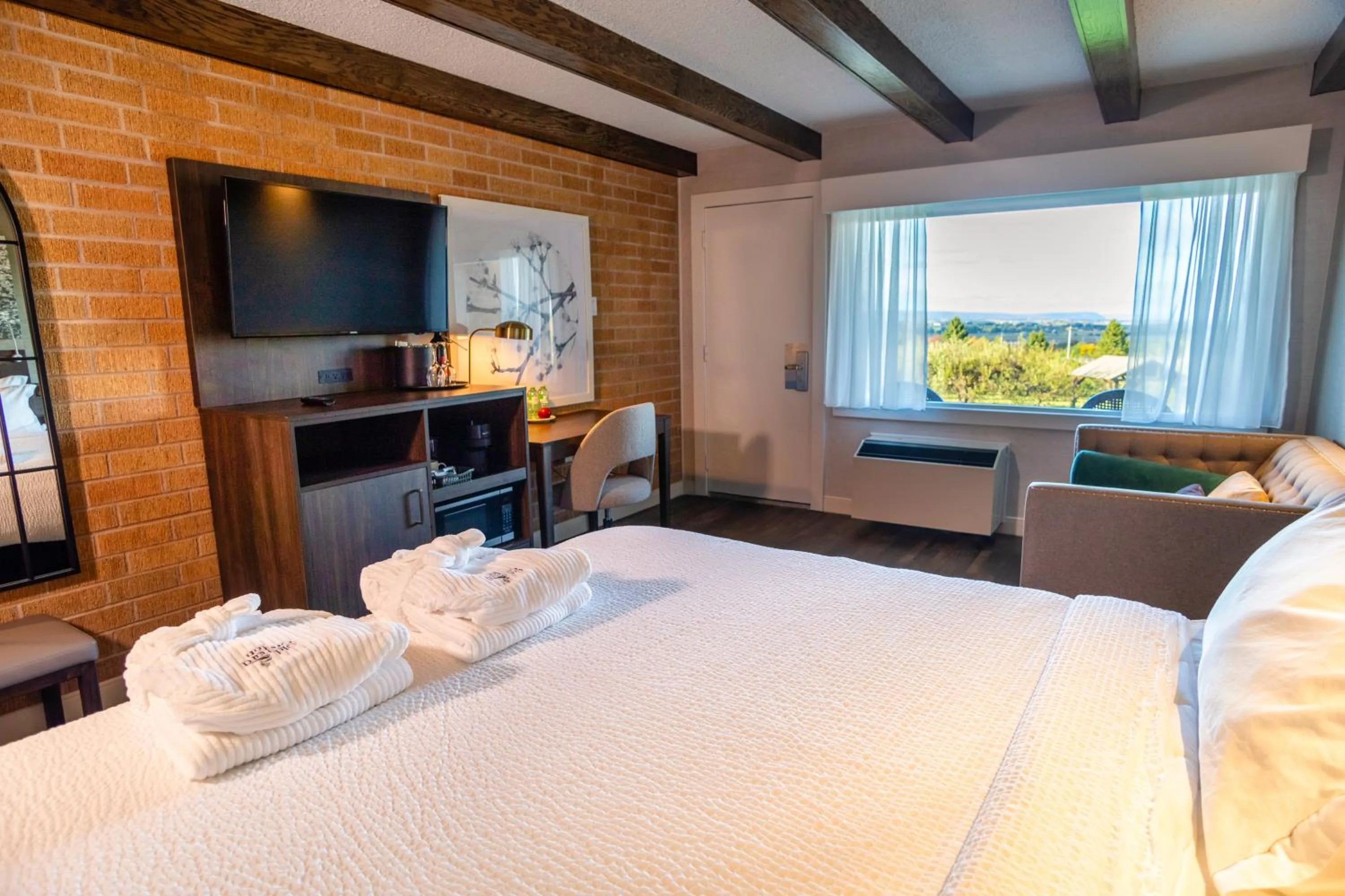 TV and multimedia, Bed in Old Orchard Inn