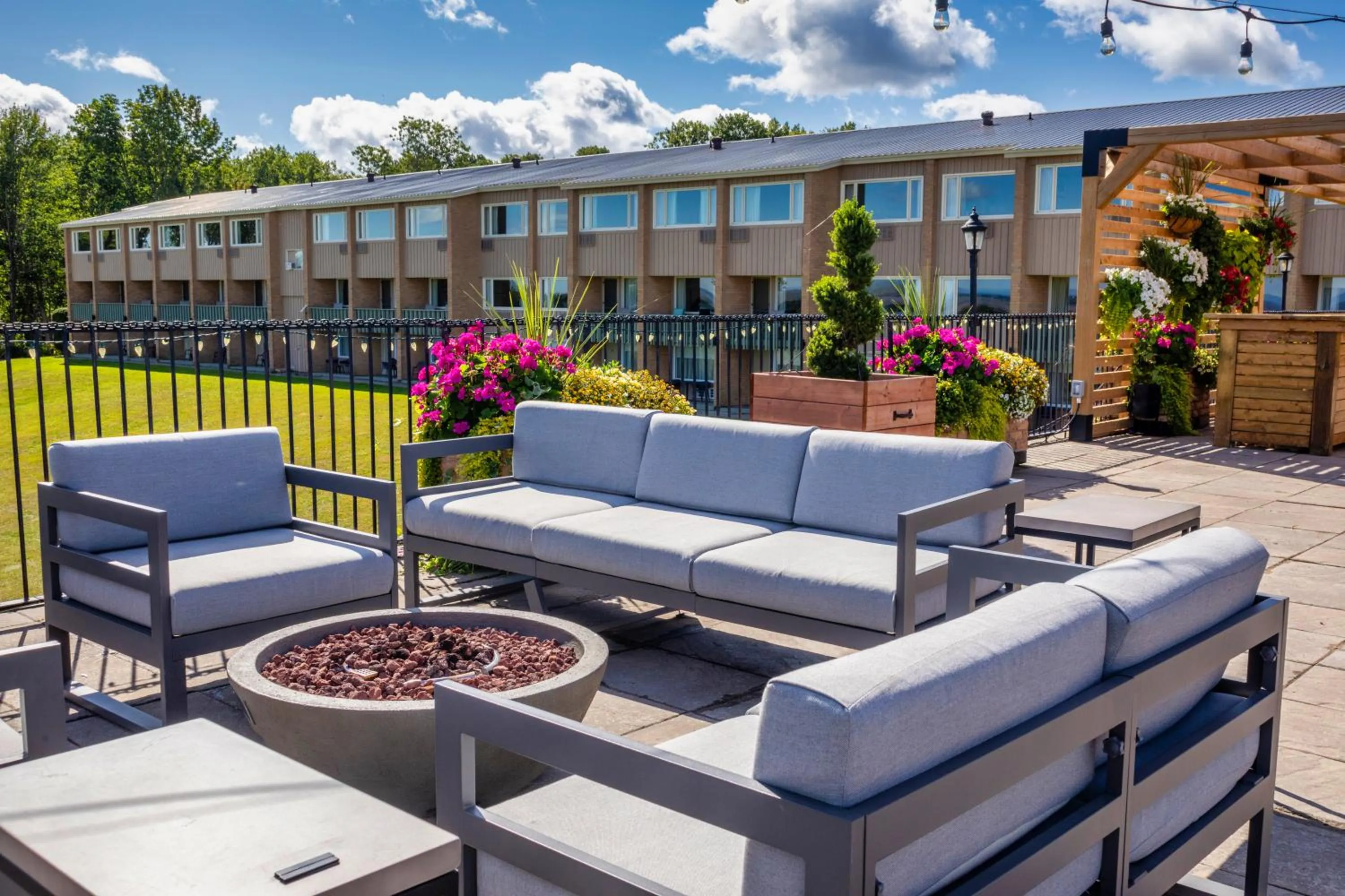 Patio in Old Orchard Inn