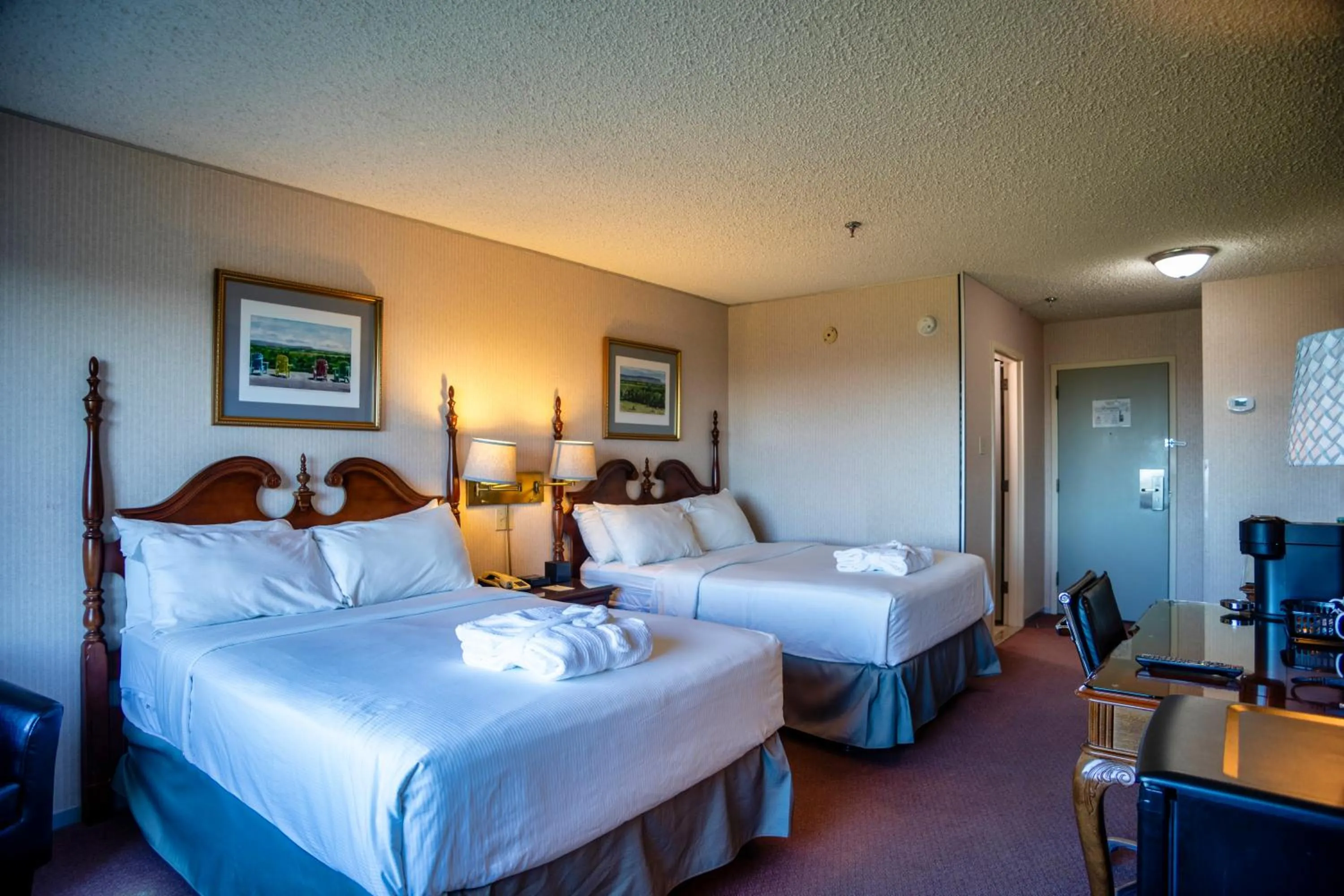 Bed in Old Orchard Inn