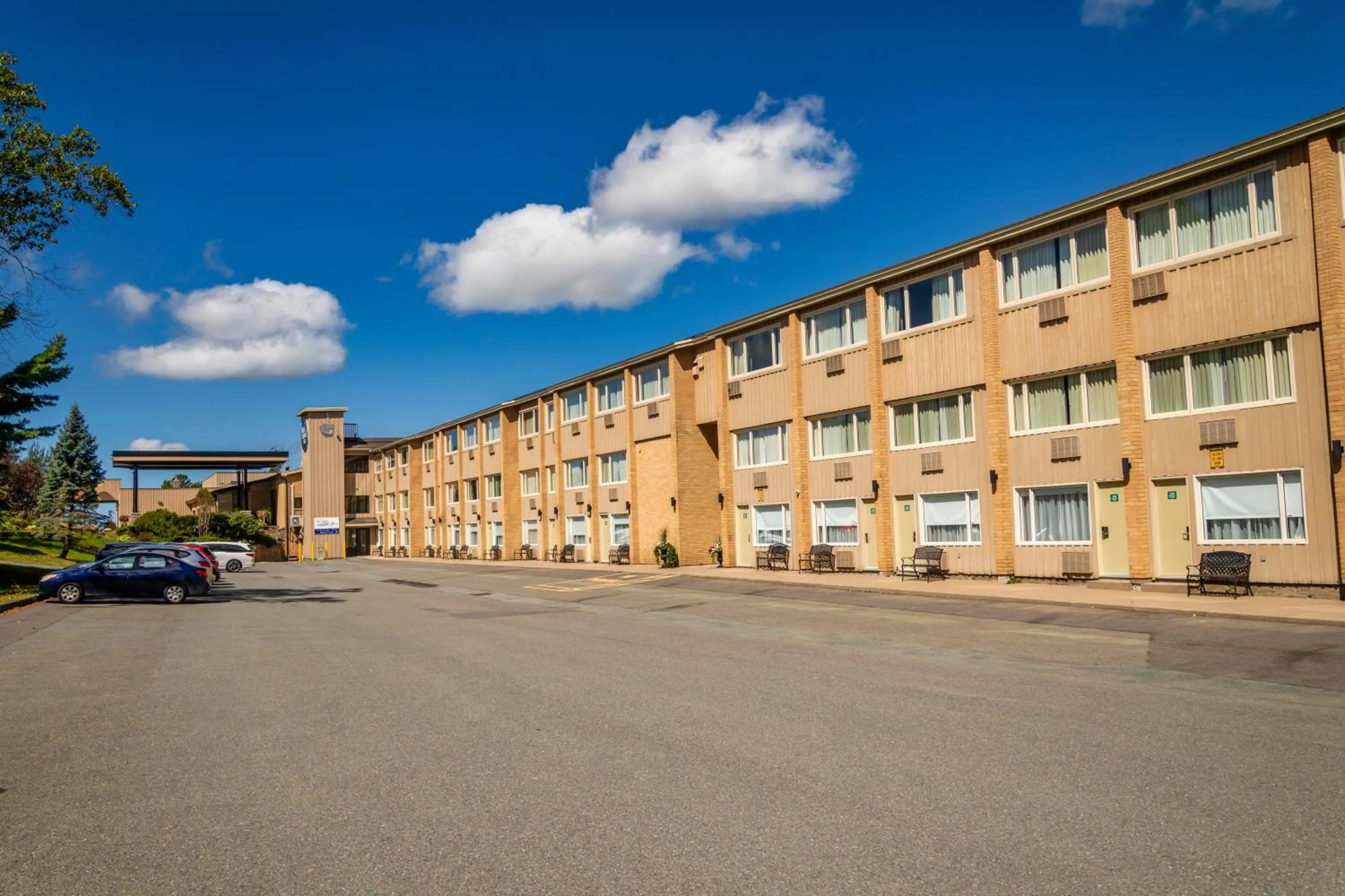 Property building in Old Orchard Inn