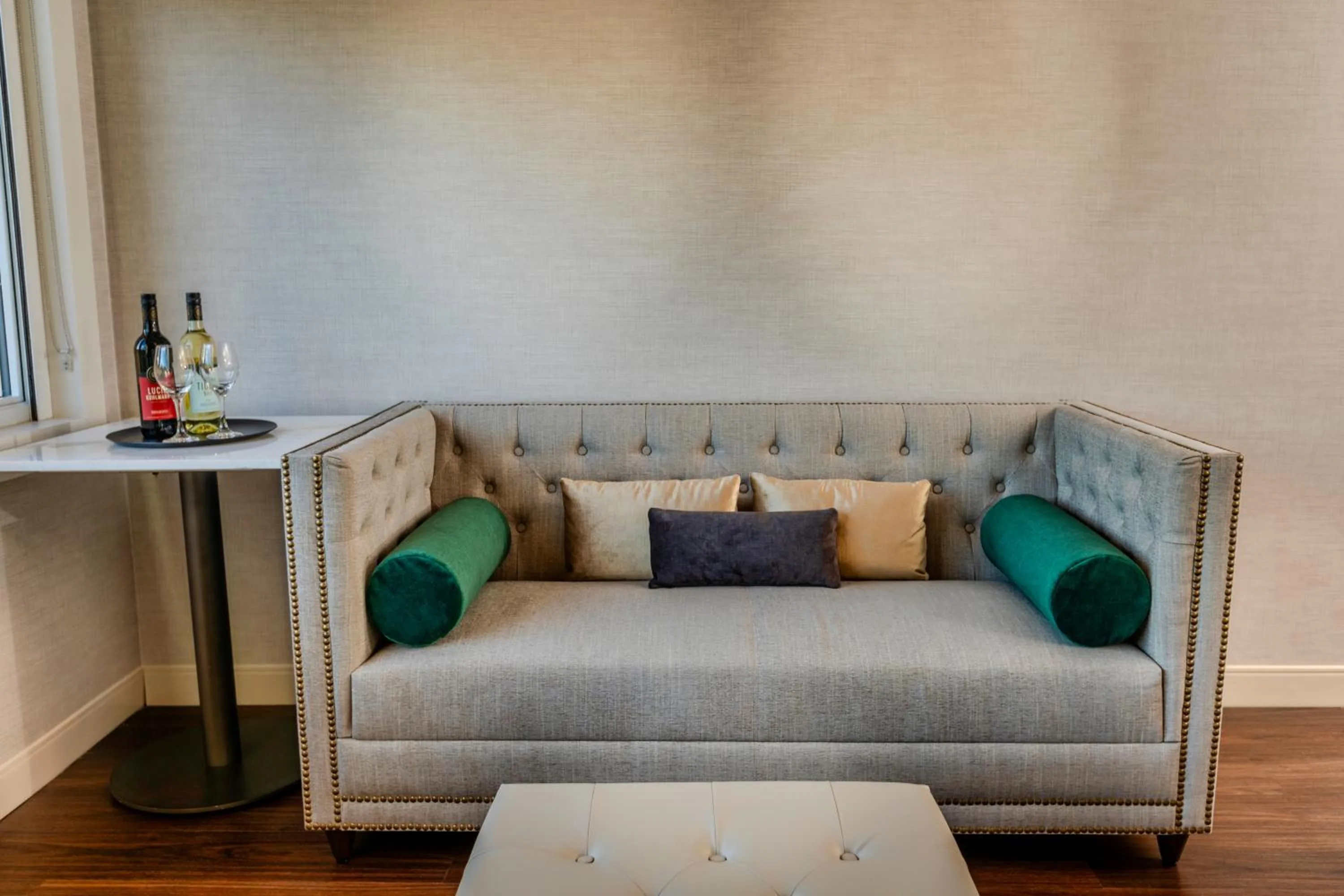 Seating area in Old Orchard Inn