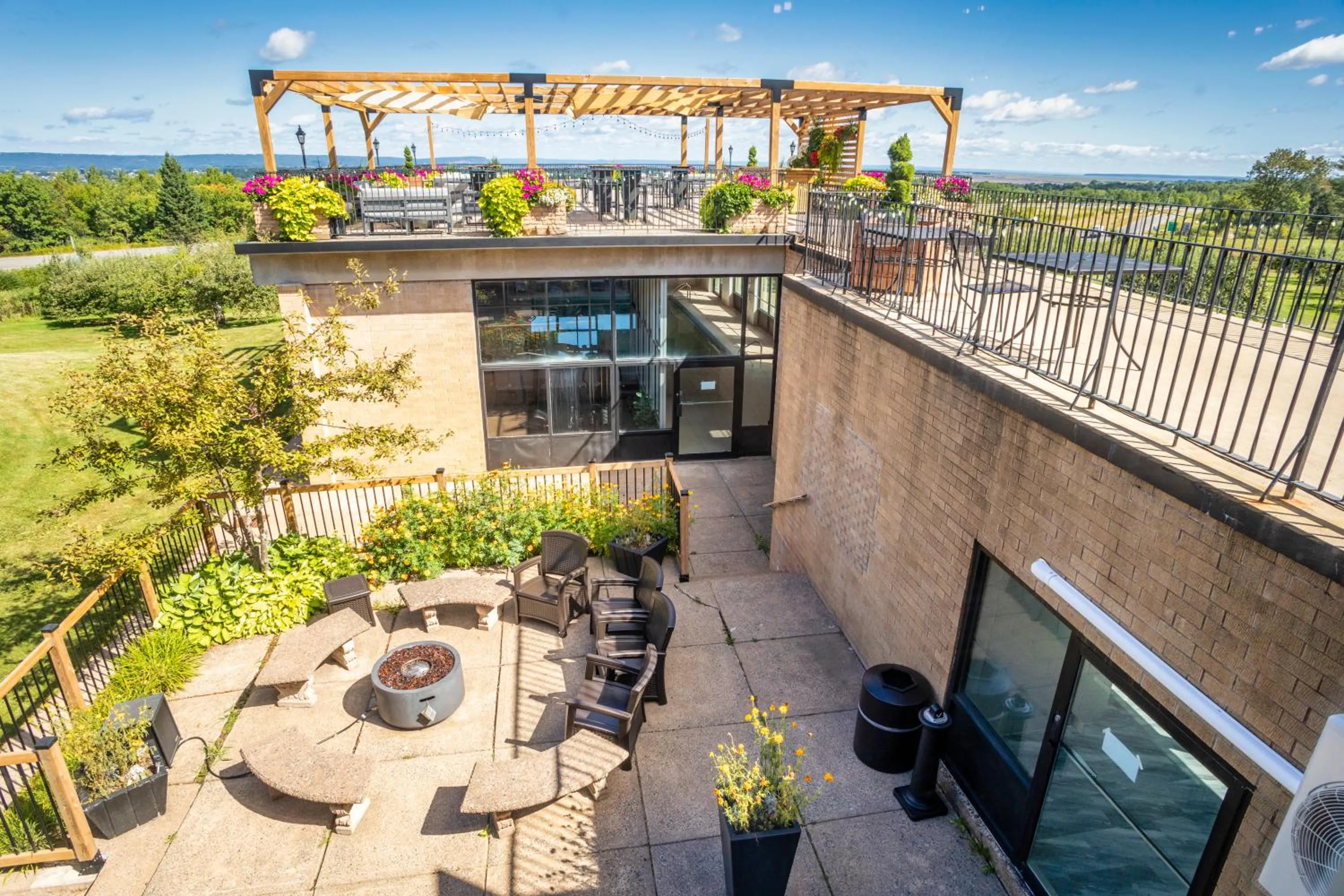 fireplace in Old Orchard Inn