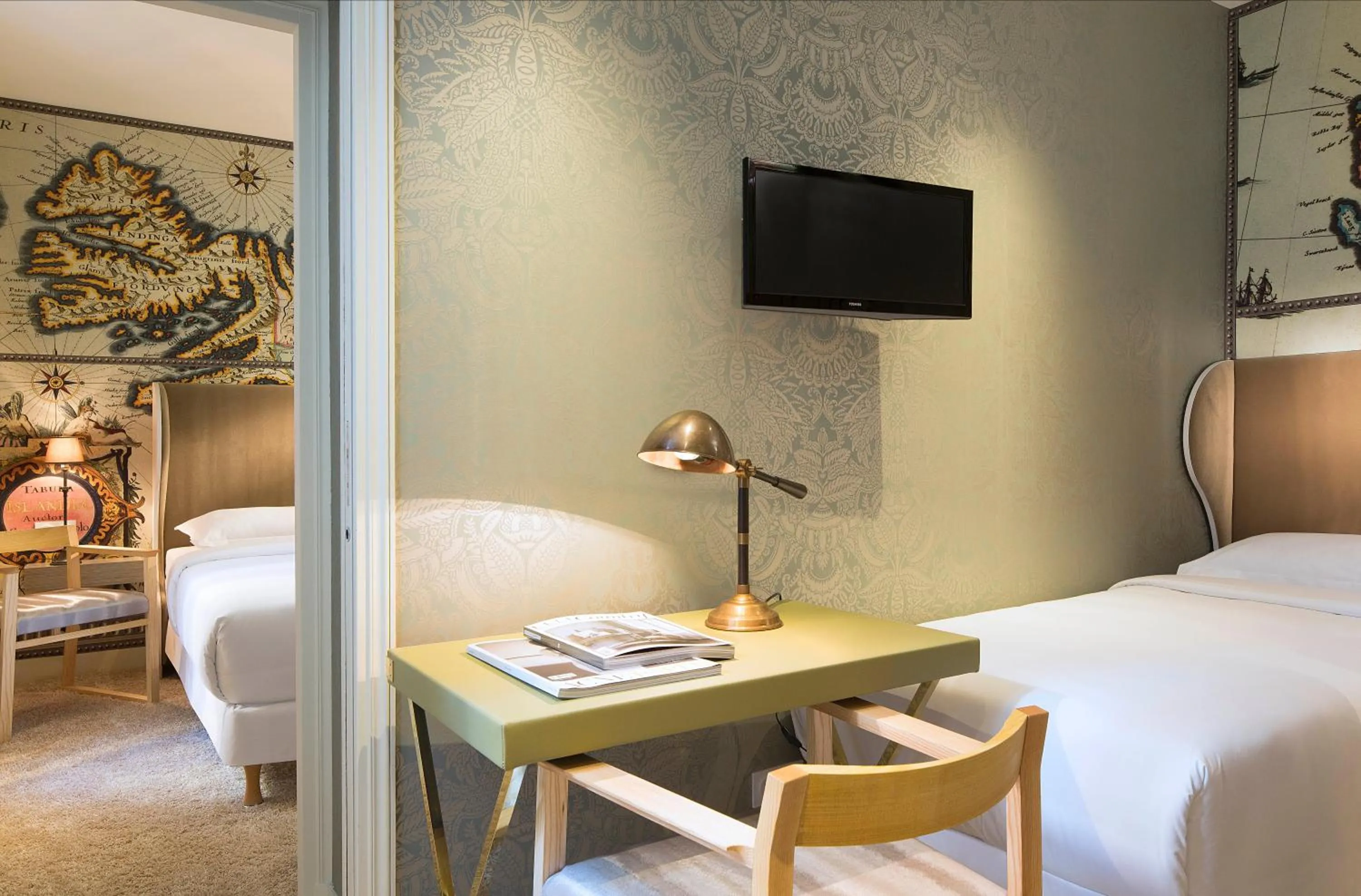 TV and multimedia, Bed in Hôtel du Continent