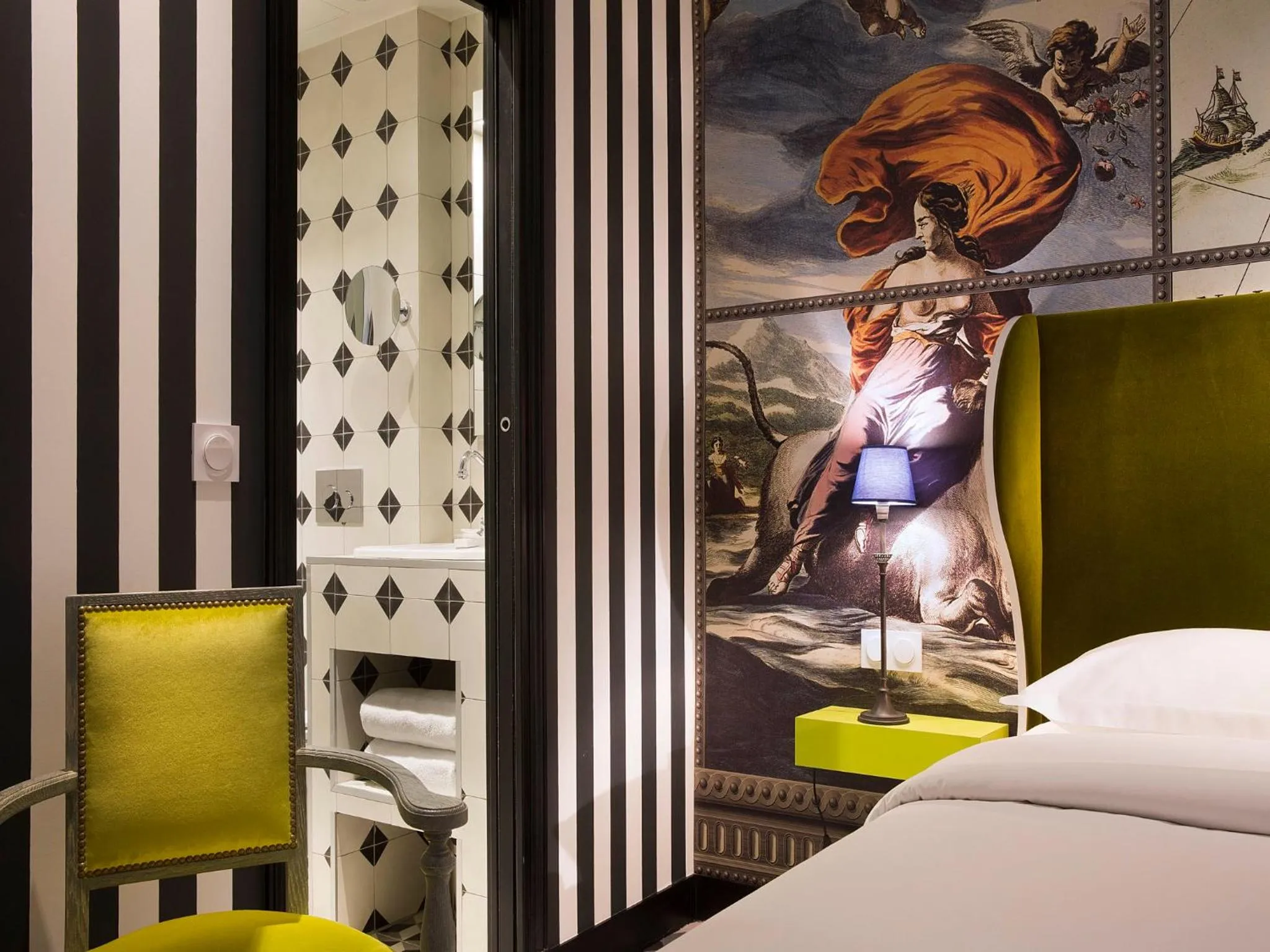 Bedroom, Bed in Hôtel du Continent