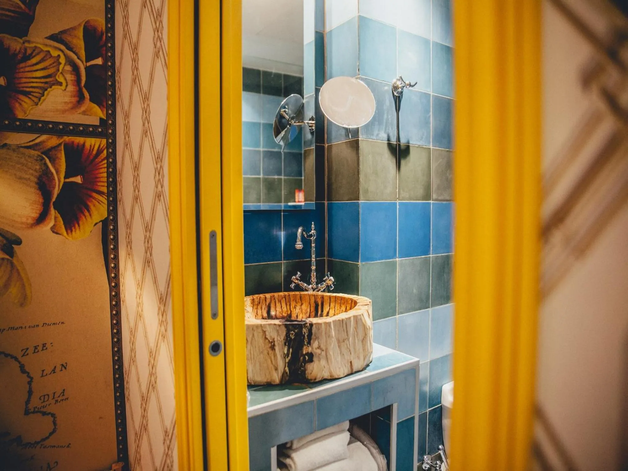 Bathroom in Hôtel du Continent