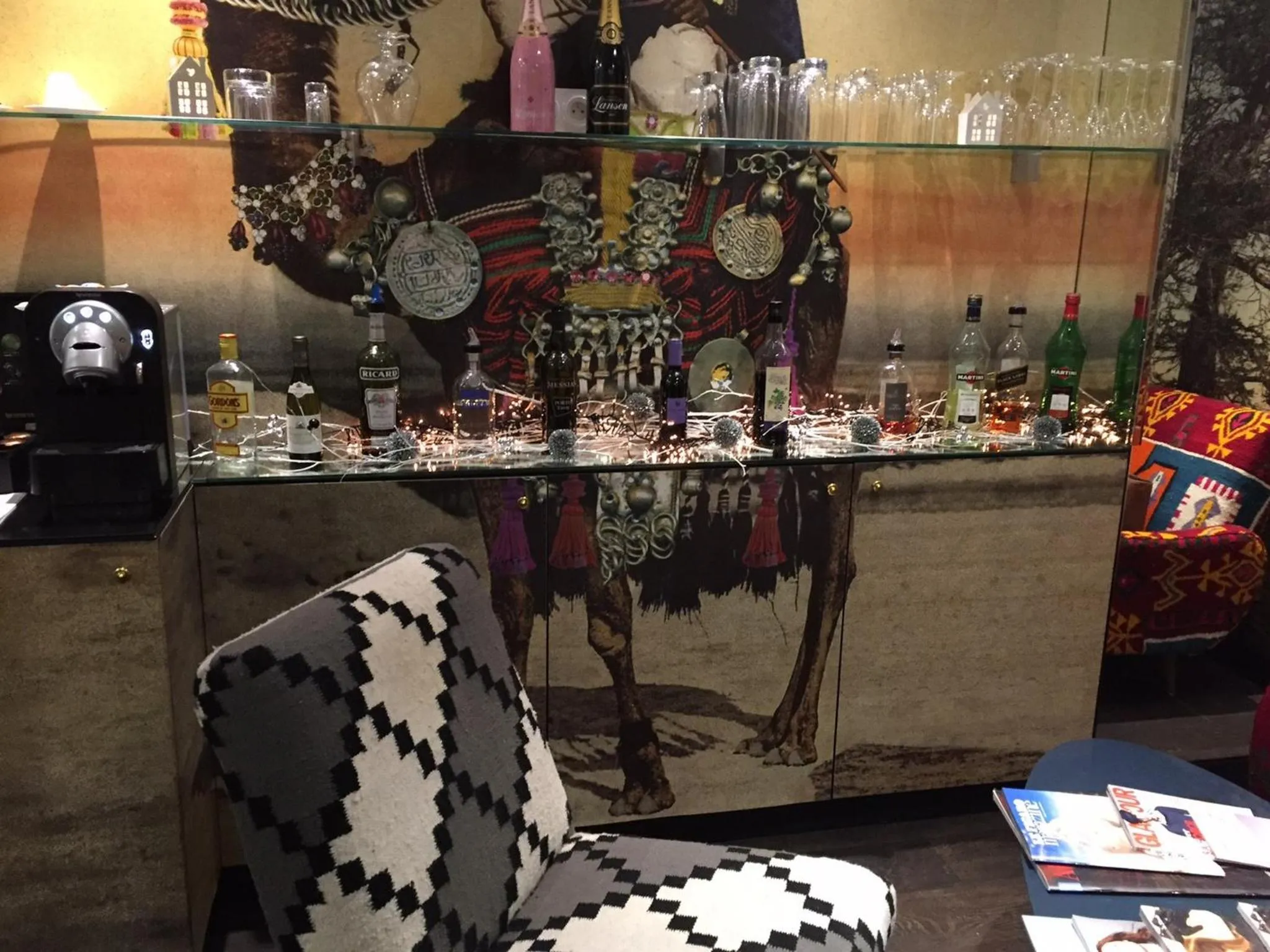 Communal lounge/ TV room in Hôtel du Continent