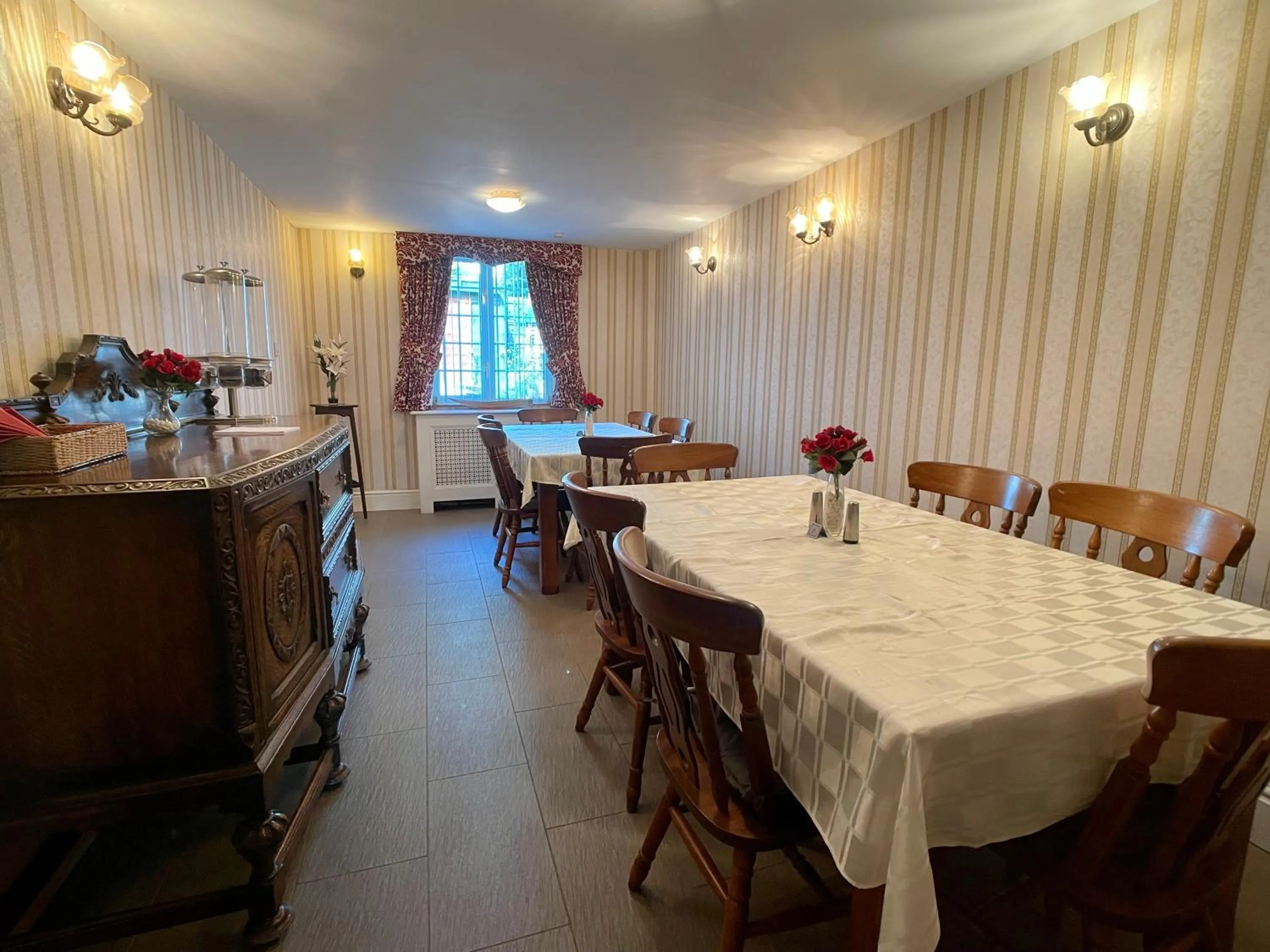 Dining area in Plough and Harrow