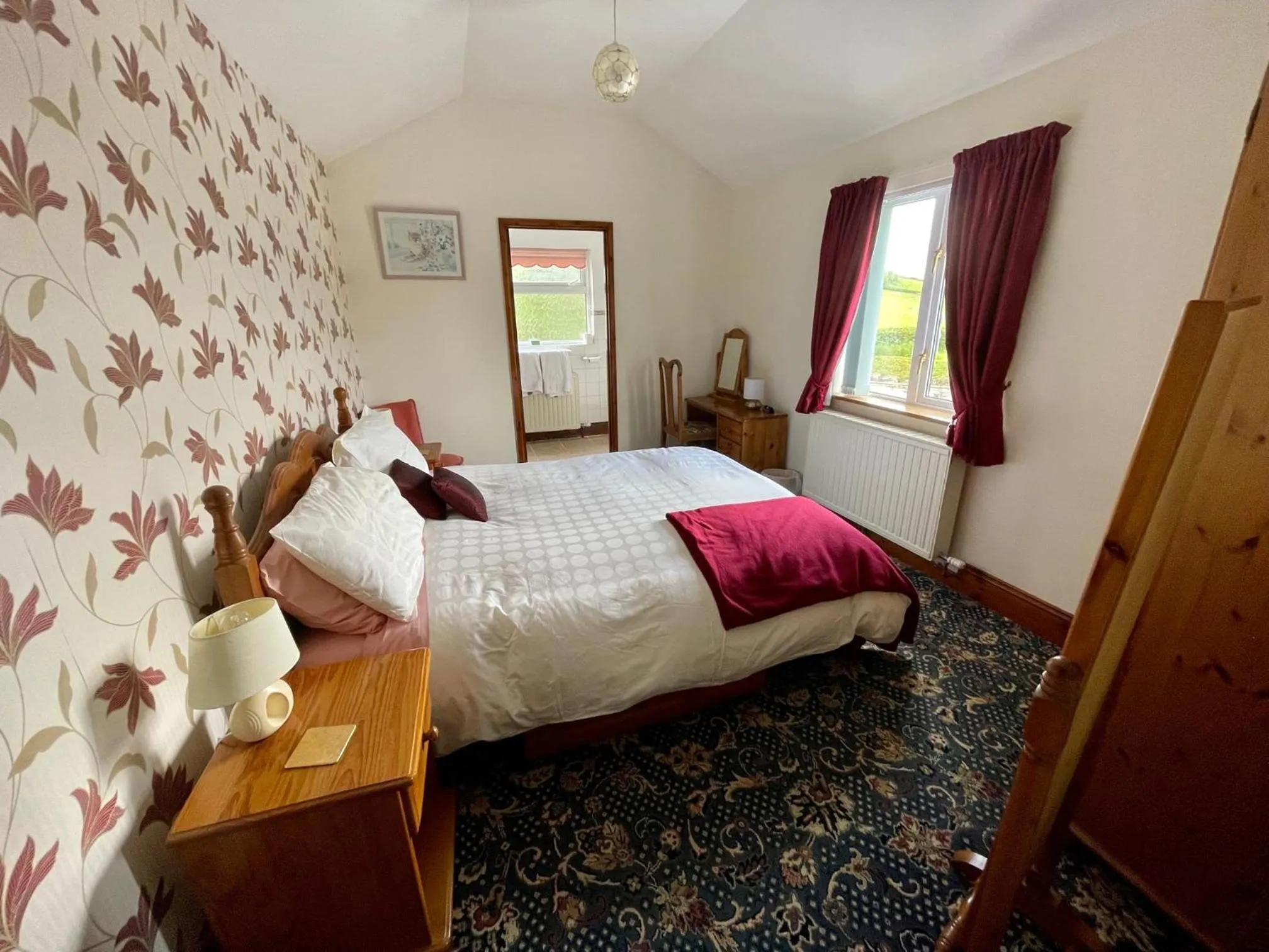 Bedroom, Bed in Plough and Harrow