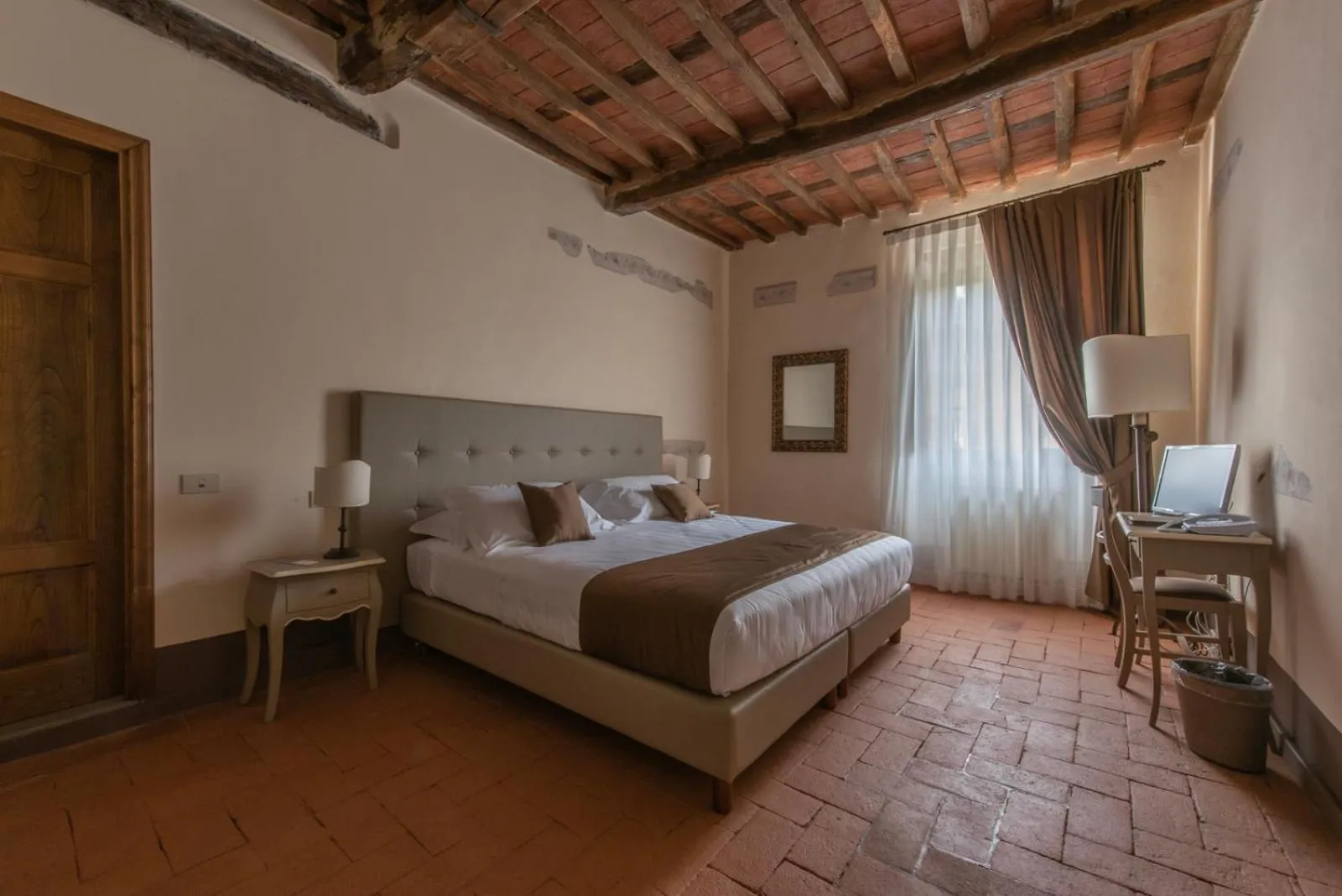 Bed in Relais Corte Rodeschi