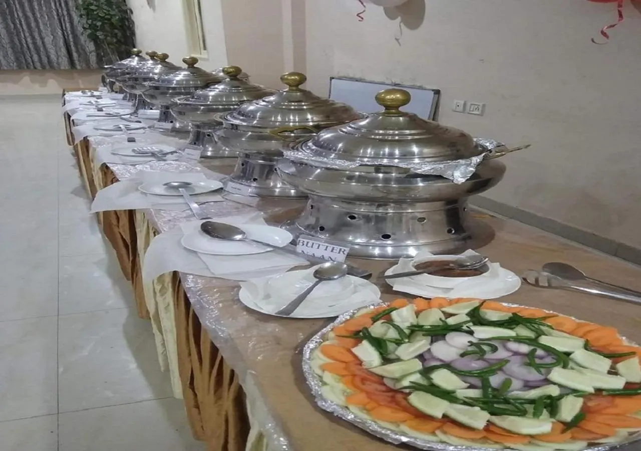 Restaurant/places to eat in Hotel Raj Palace