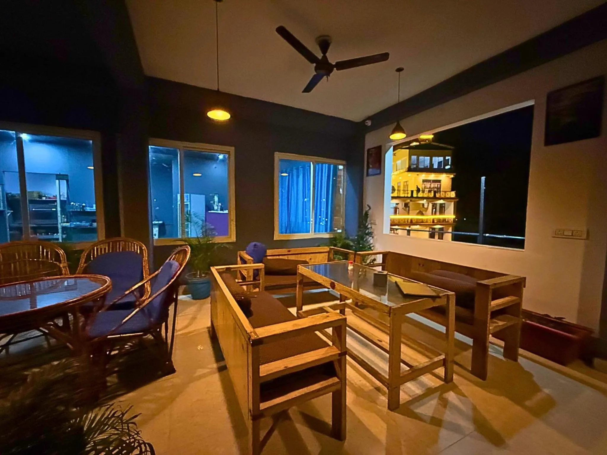 Restaurant/places to eat in Skyard Hostel Rishikesh Laxman Jhula